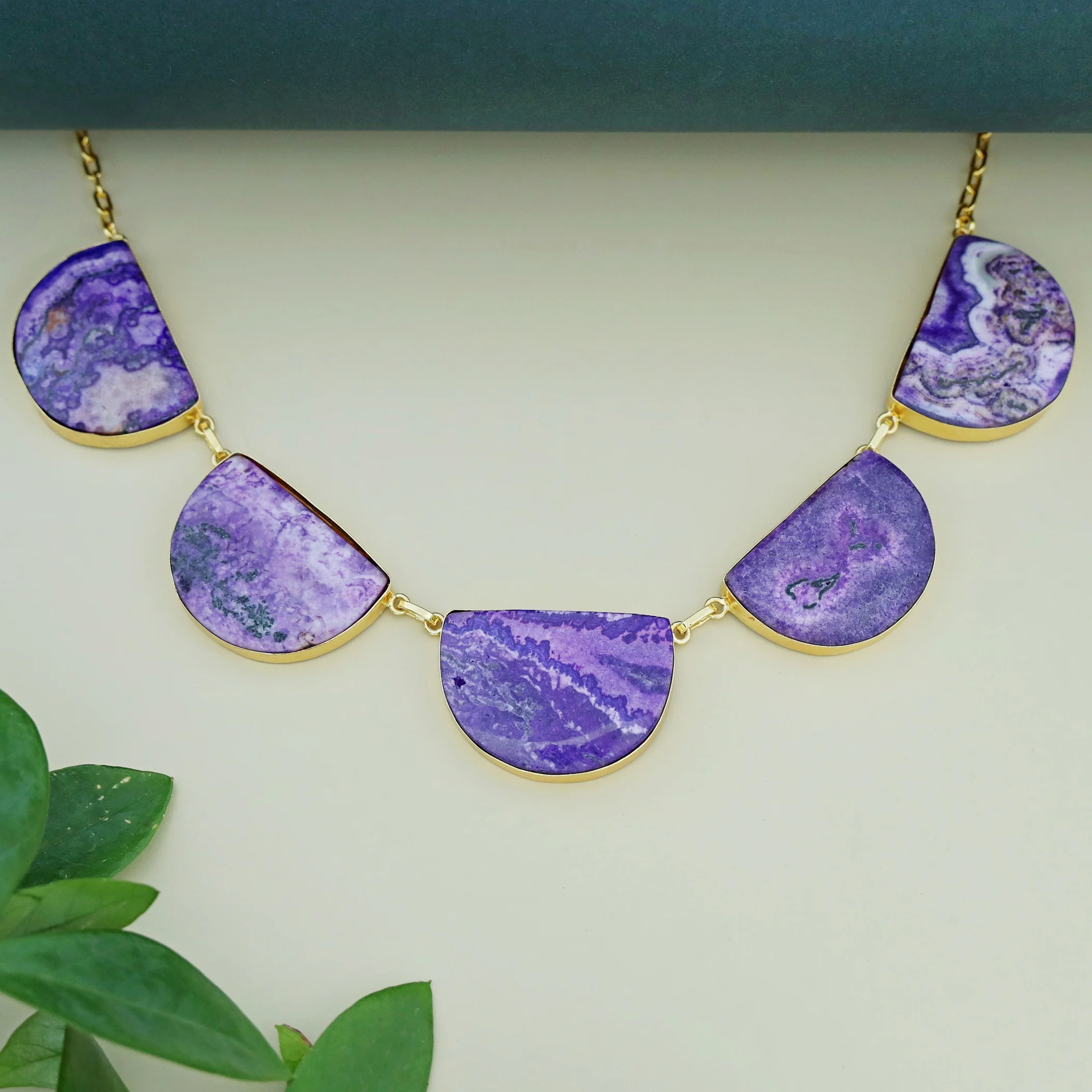 Cecilia Half Circle 5 Agate Short Neckpiece - Image 3