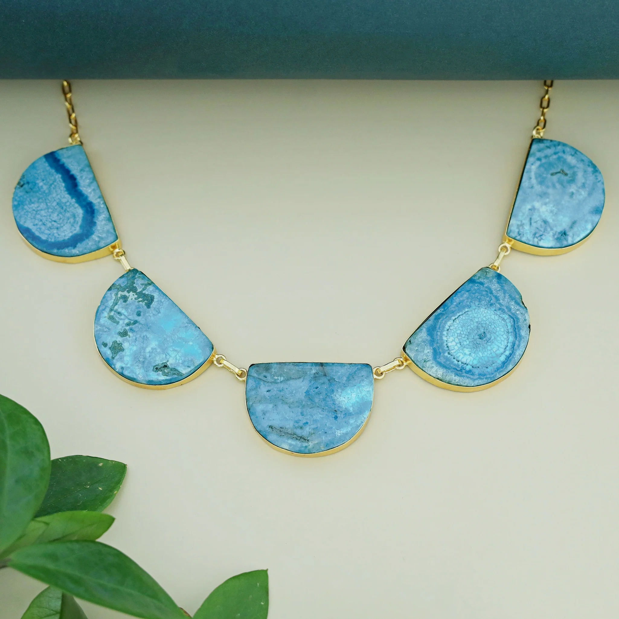 Cecilia Half Circle 5 Agate Short Neckpiece - Image 4