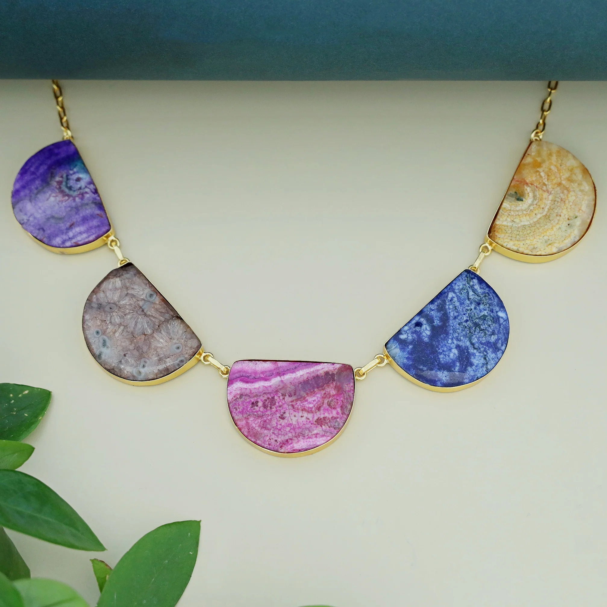 Cecilia Half Circle 5 Agate Short Neckpiece - Image 5