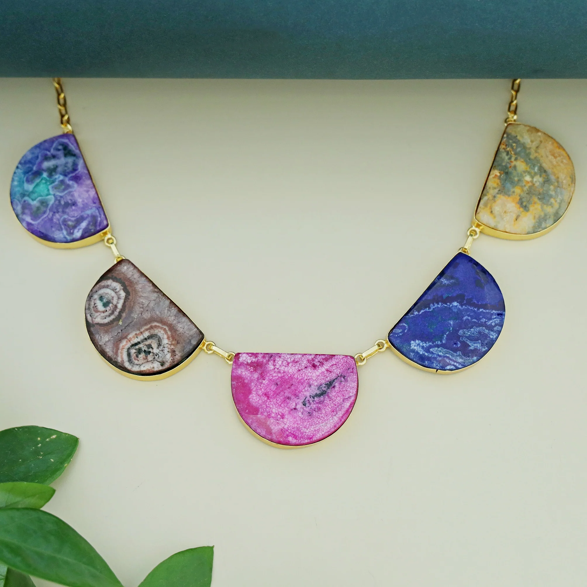 Cecilia Half Circle 5 Agate Short Neckpiece - Image 8