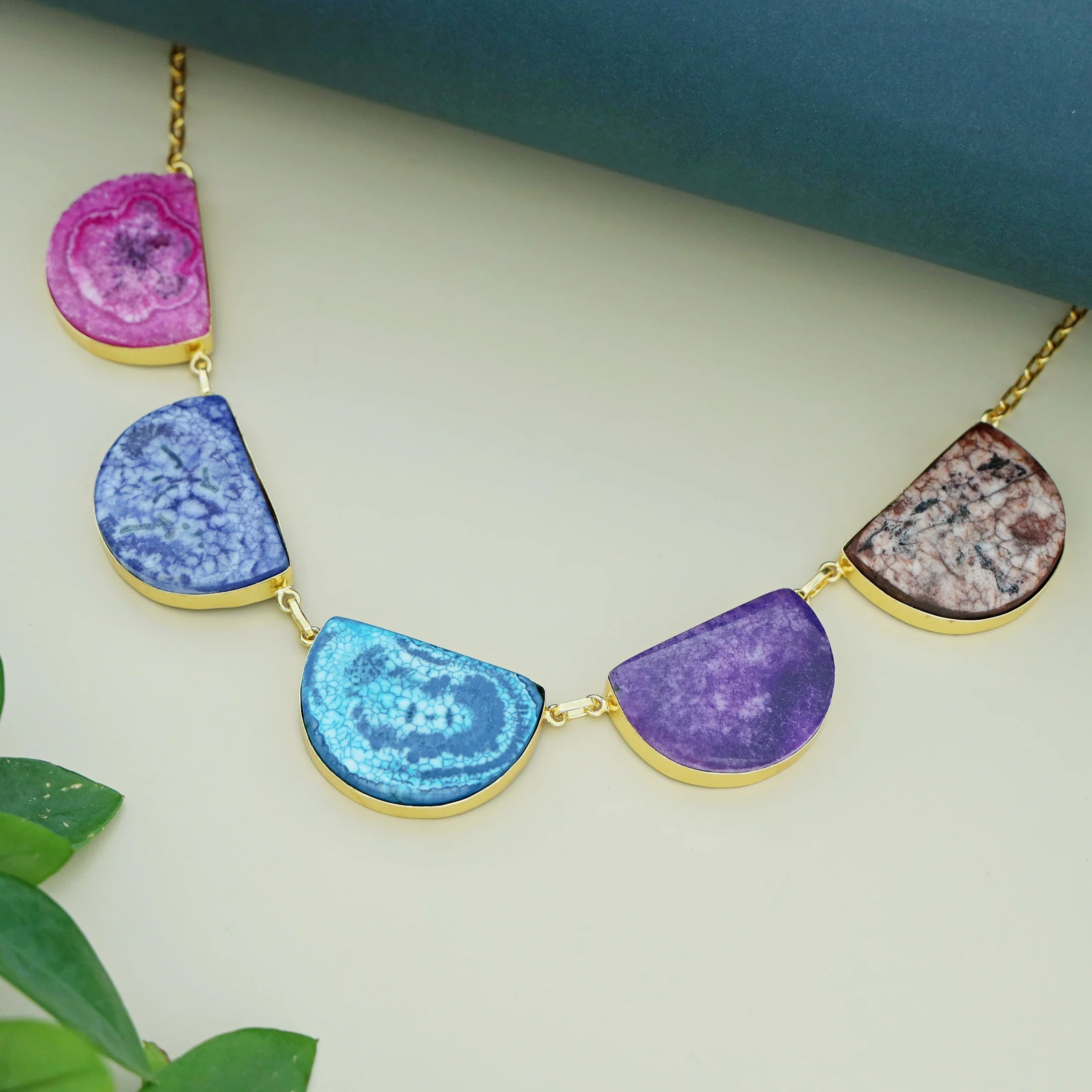 Cecilia Half Circle 5 Agate Short Neckpiece - Image 9