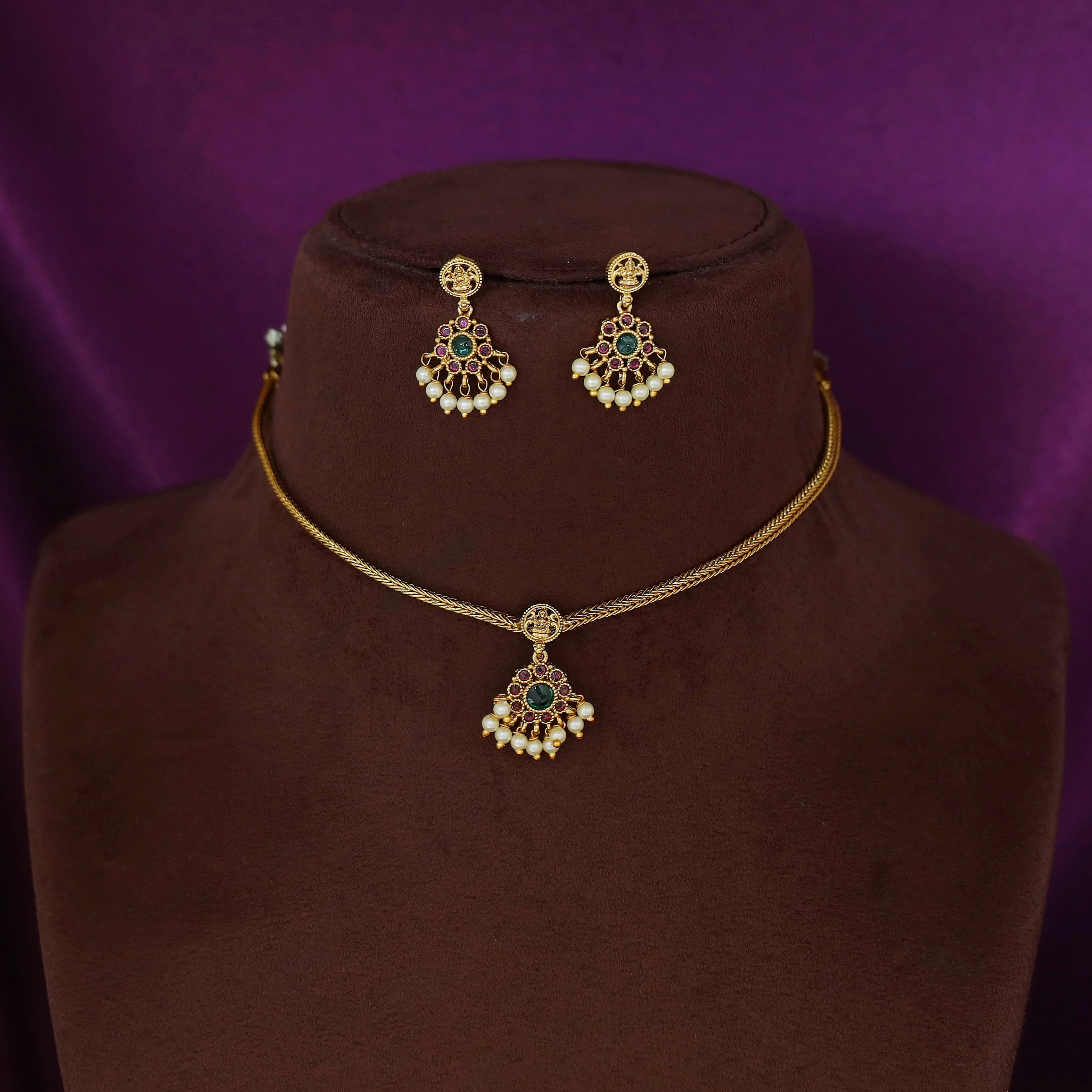Chaitra Devi Pearl Short Neckpiece With Earring - Image 3