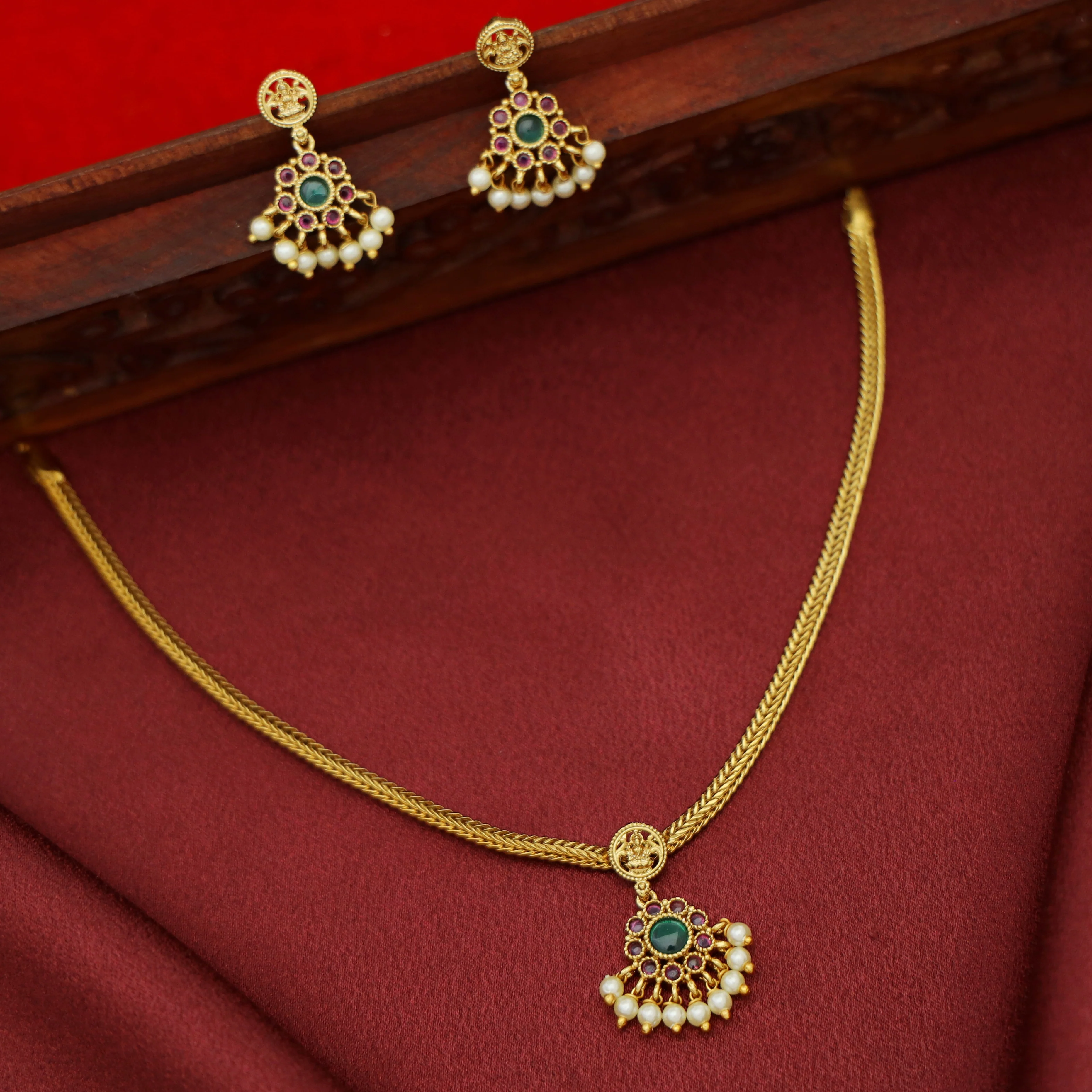 Chaitra Devi Pearl Short Neckpiece With Earring - Image 4