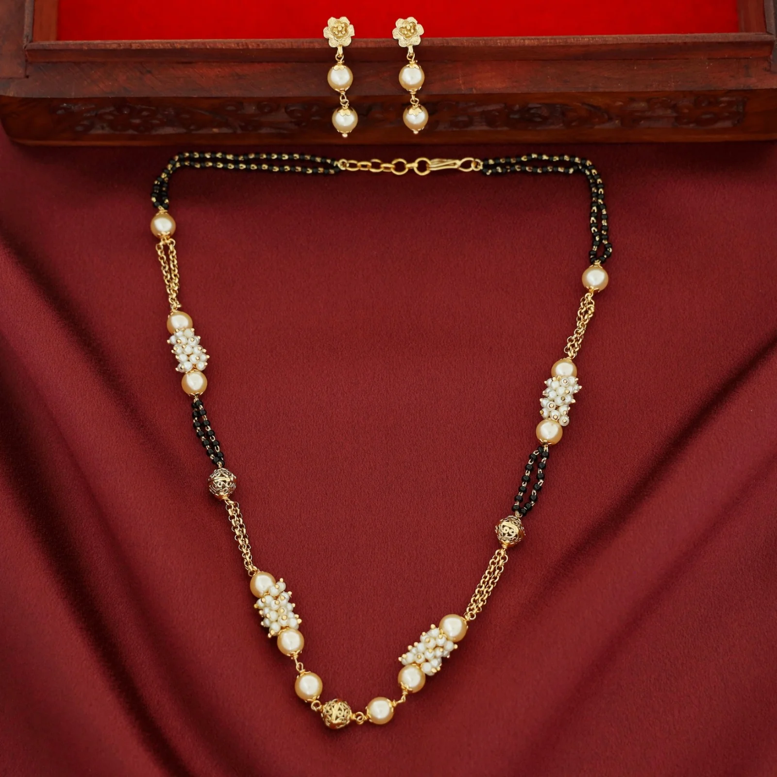 Chaitra Pearl Neckpiece With Earring - Image 2