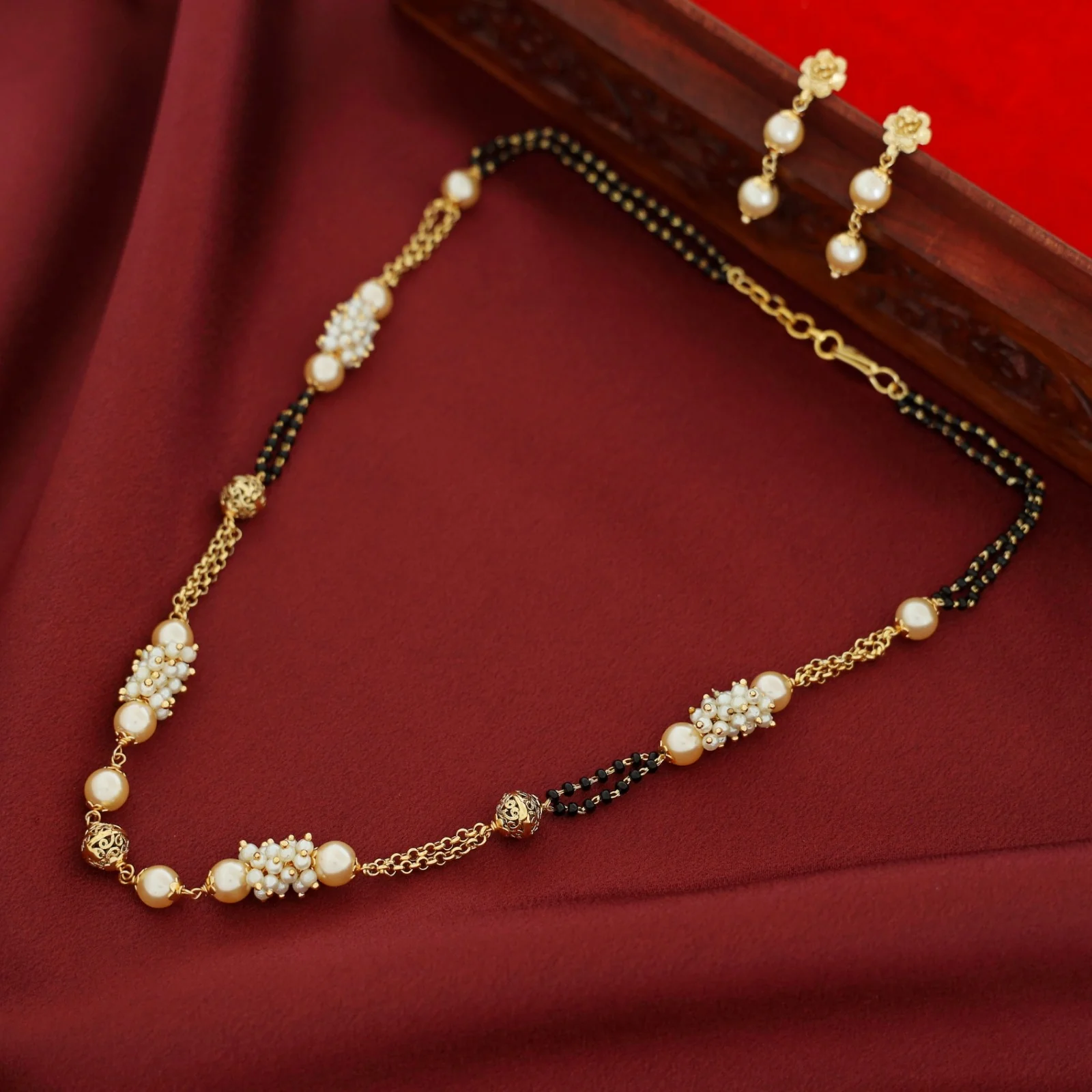 Chaitra Pearl Neckpiece With Earring - Image 5