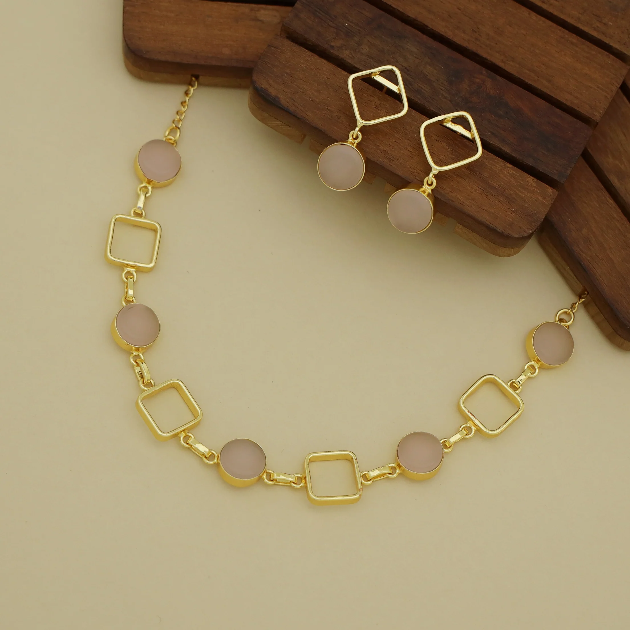 Charul Glossy 4 Square Neckpiece With Earring - Image 10