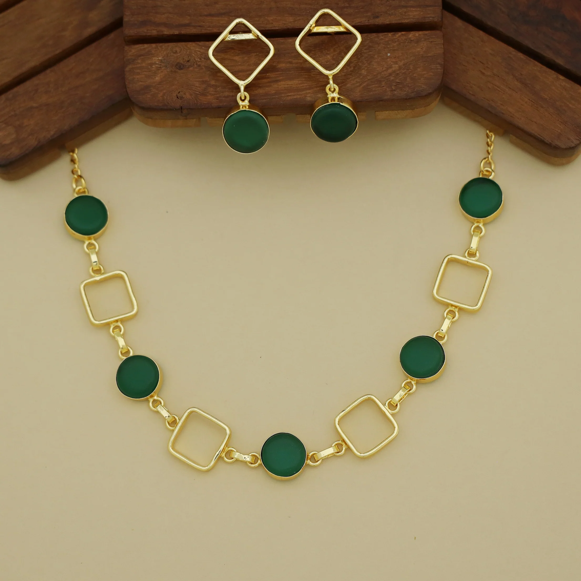 Charul Glossy 4 Square Neckpiece With Earring - Image 2
