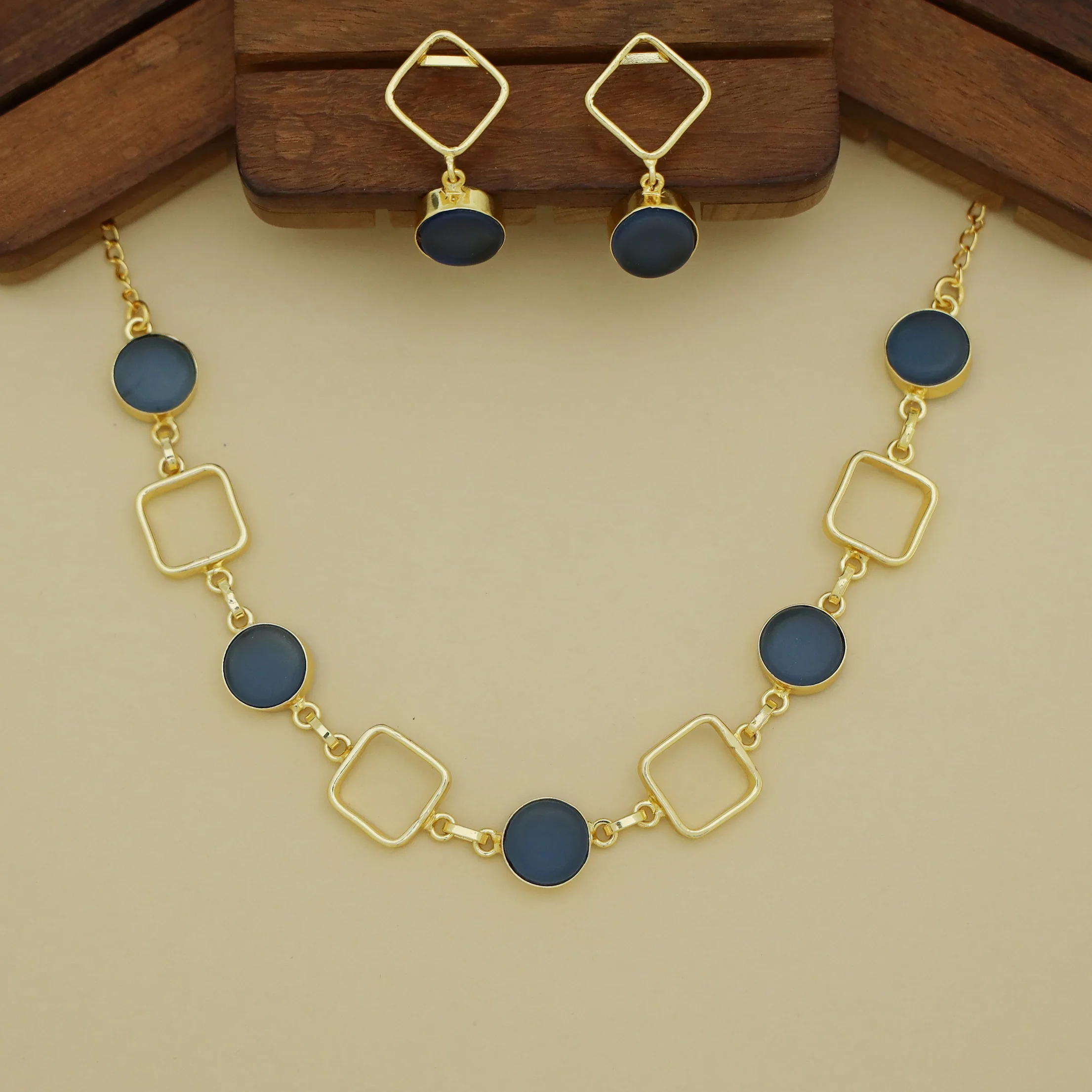 Charul Glossy 4 Square Neckpiece With Earring - Image 3