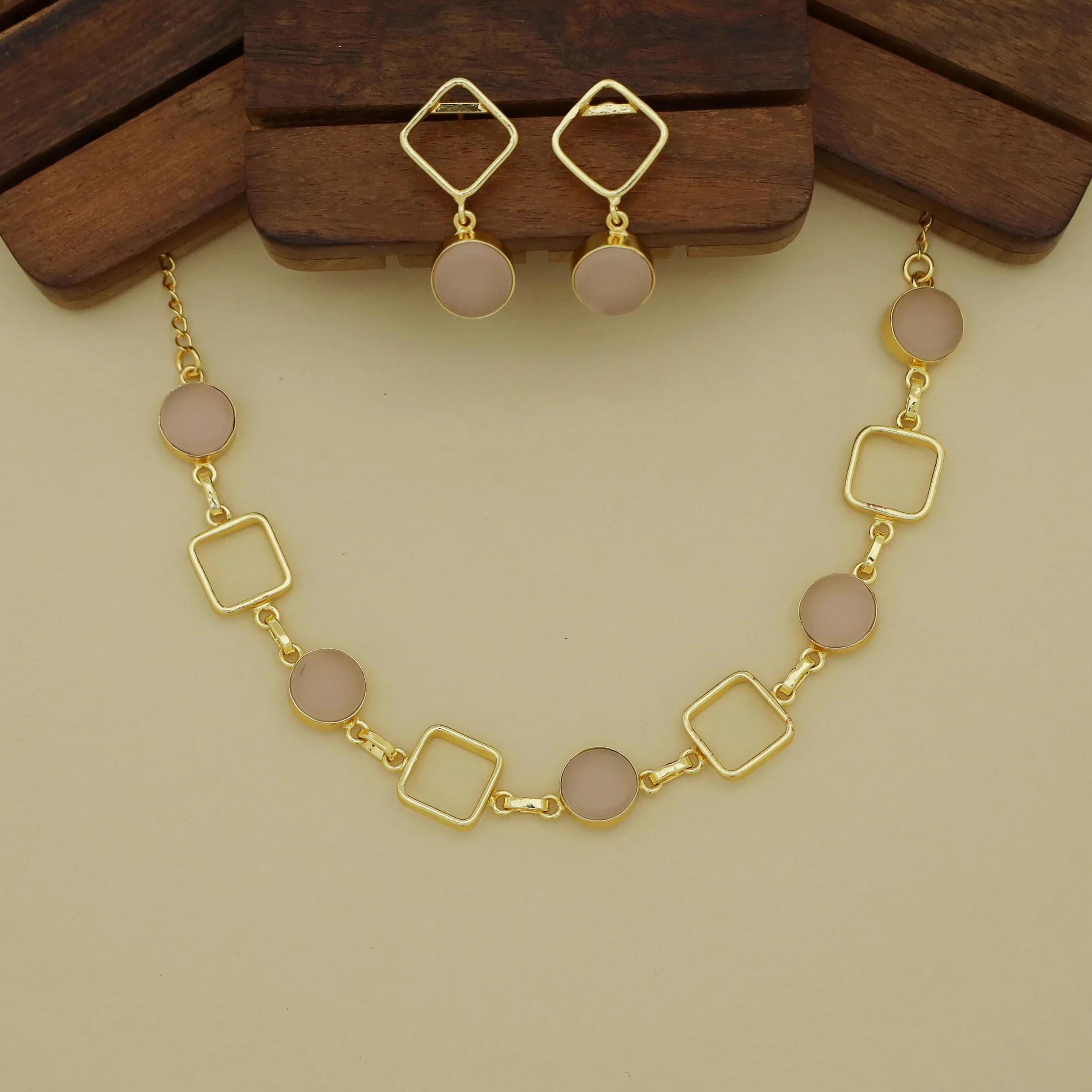 Charul Glossy 4 Square Neckpiece With Earring - Image 4