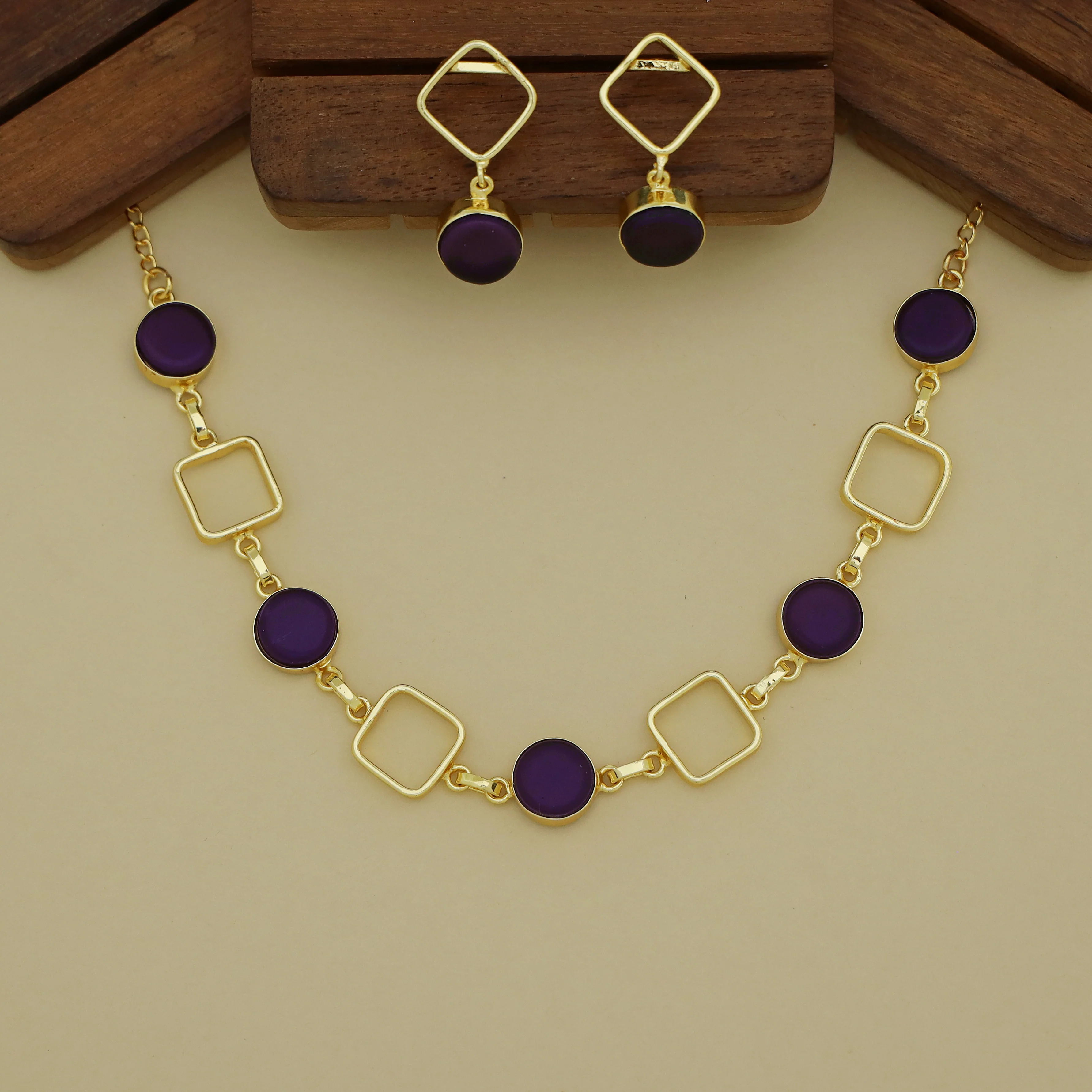 Charul Glossy 4 Square Neckpiece With Earring - Image 6