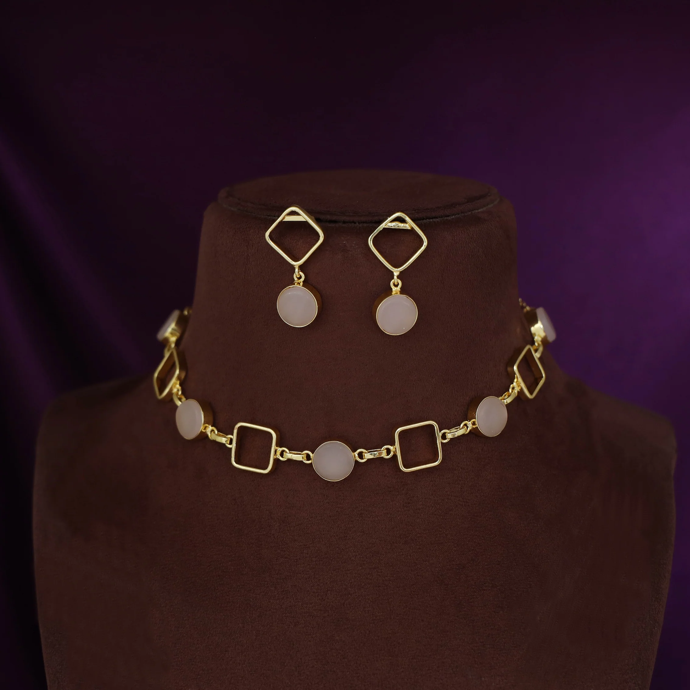 Charul Glossy 4 Square Neckpiece With Earring - Image 9