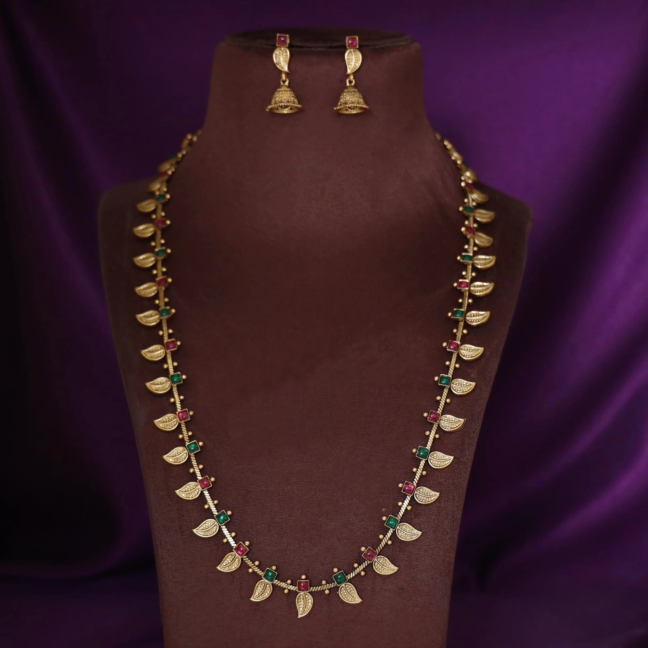 Chinmayi Leafy Kemp Stone Long Neckpiece With Earring - Image 2