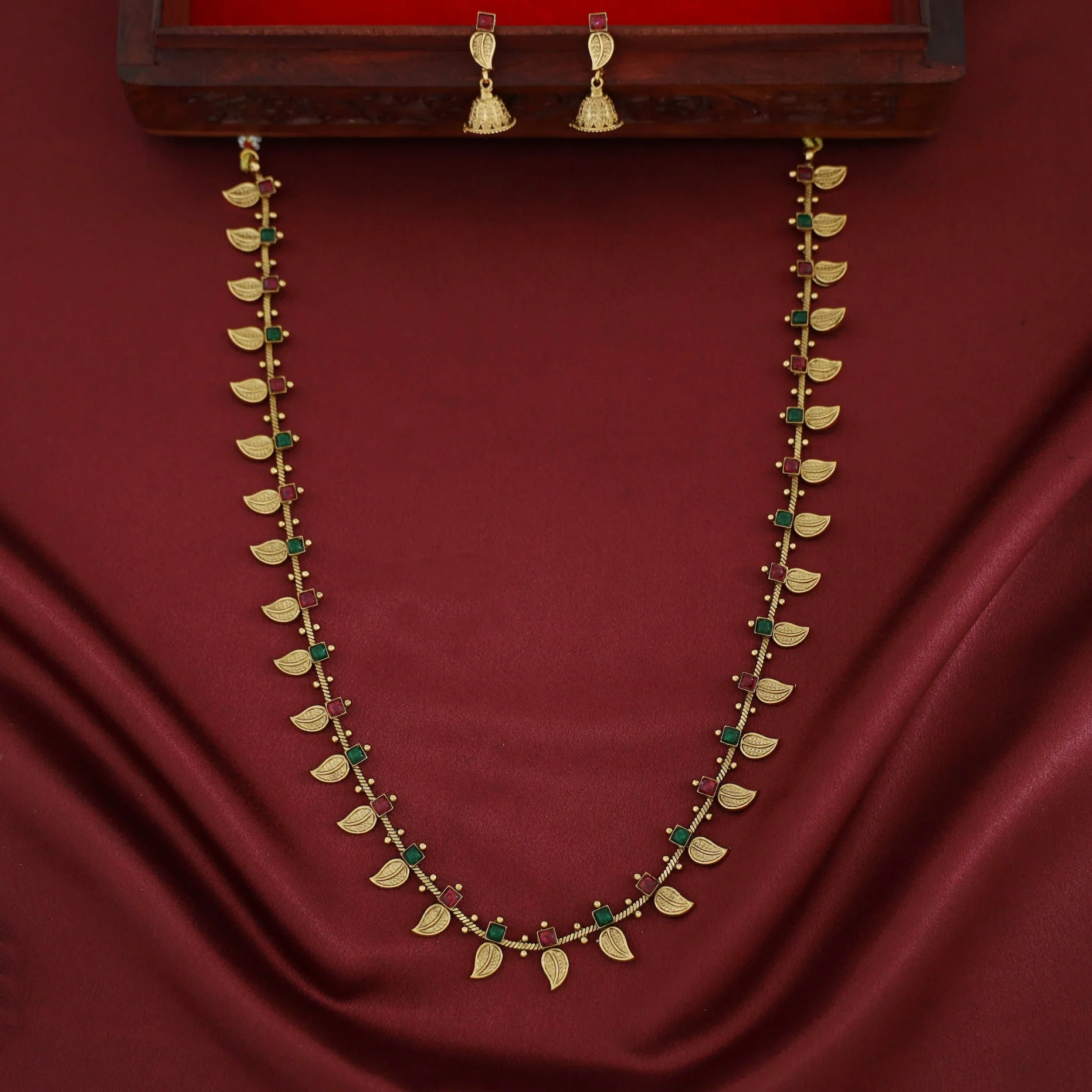 Chinmayi Leafy Kemp Stone Long Neckpiece With Earring - Image 3