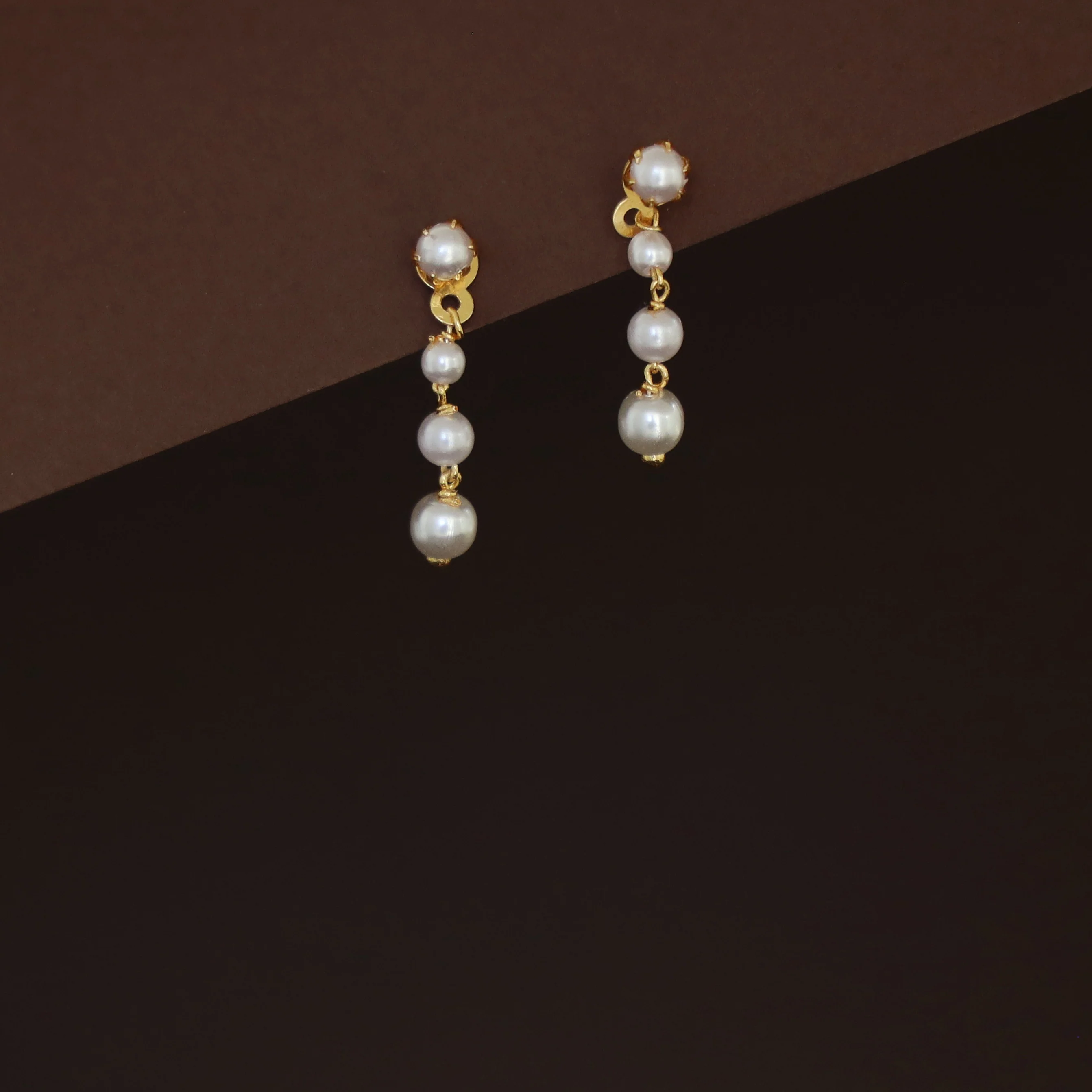 Chinmayi Tetra Pearl Earring - Image 4