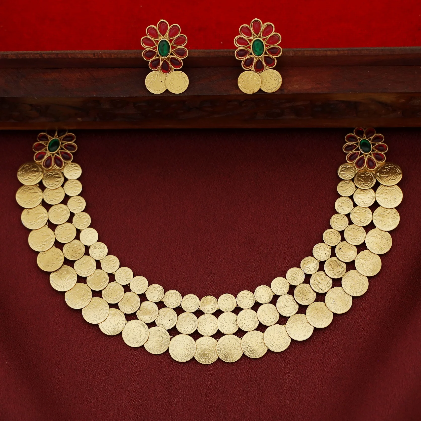 Chintanika Tri Layered Devi Kashi Flower Short Neckpiece With Earring - Image 3
