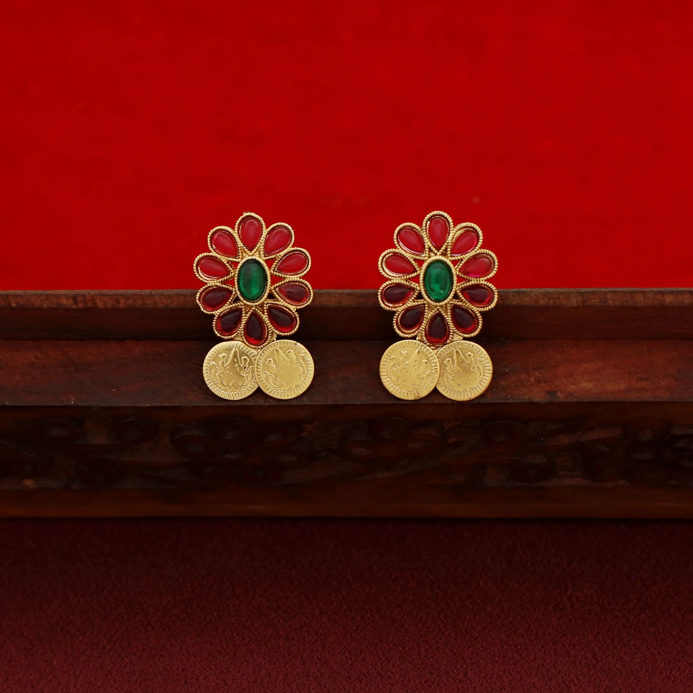 Chintanika Tri Layered Devi Kashi Flower Short Neckpiece With Earring - Image 4