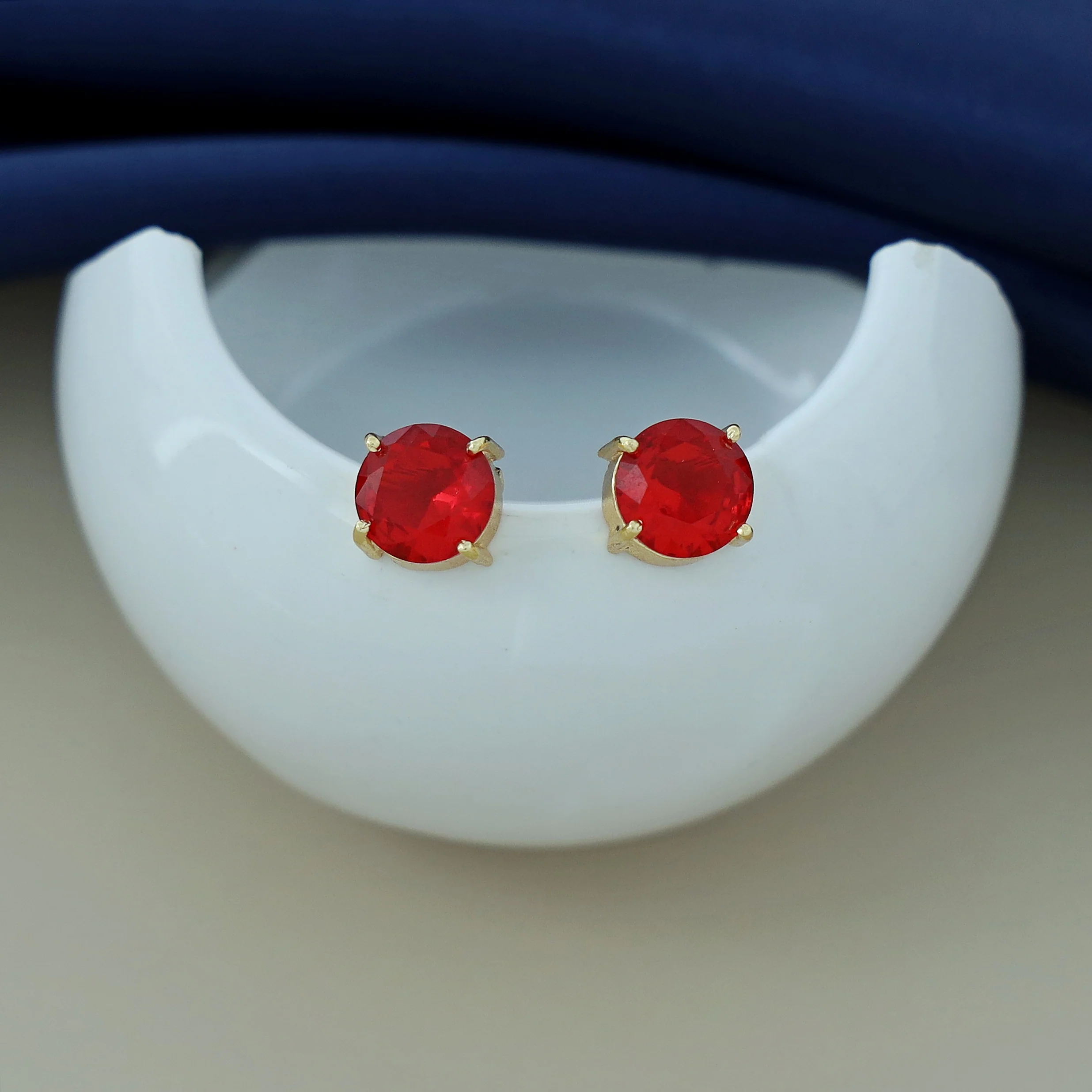 Chloe Round Claw Glossy Stud - Image 10