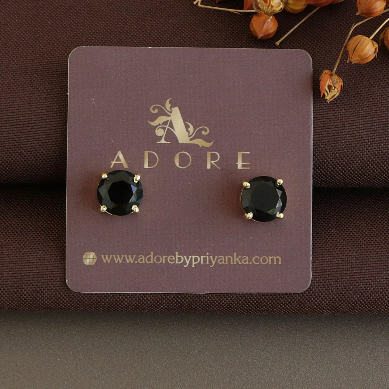 Chloe Round Claw Glossy Stud - Image 15