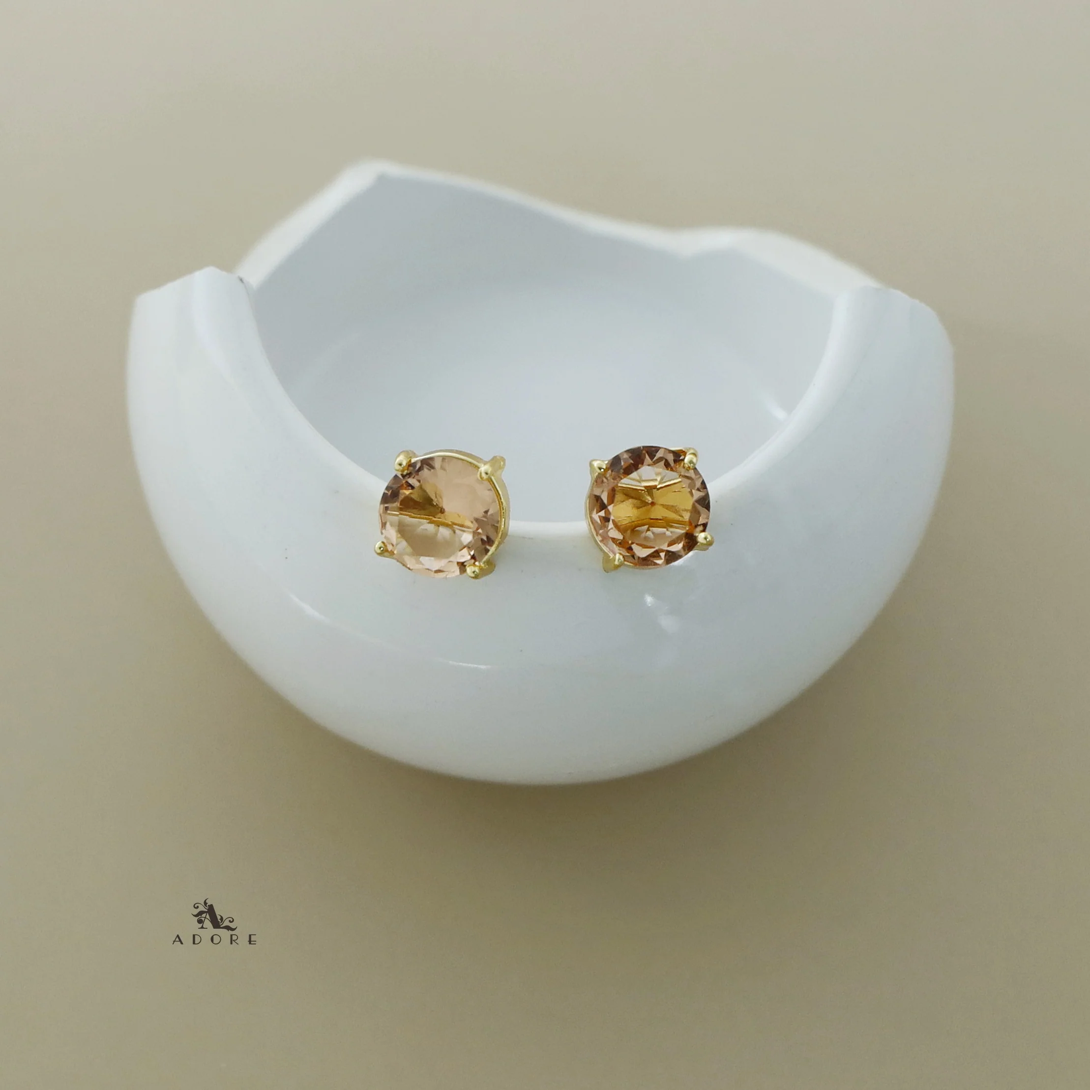Chloe Round Claw Glossy Stud - Image 19