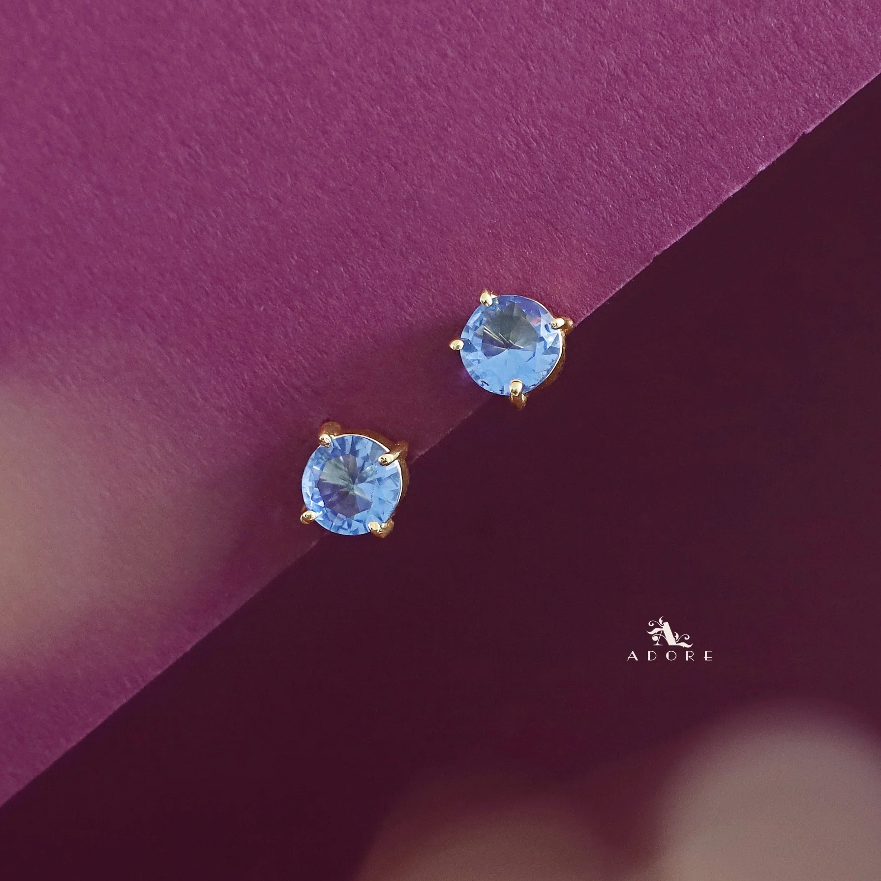 Chloe Round Claw Glossy Stud - Image 24