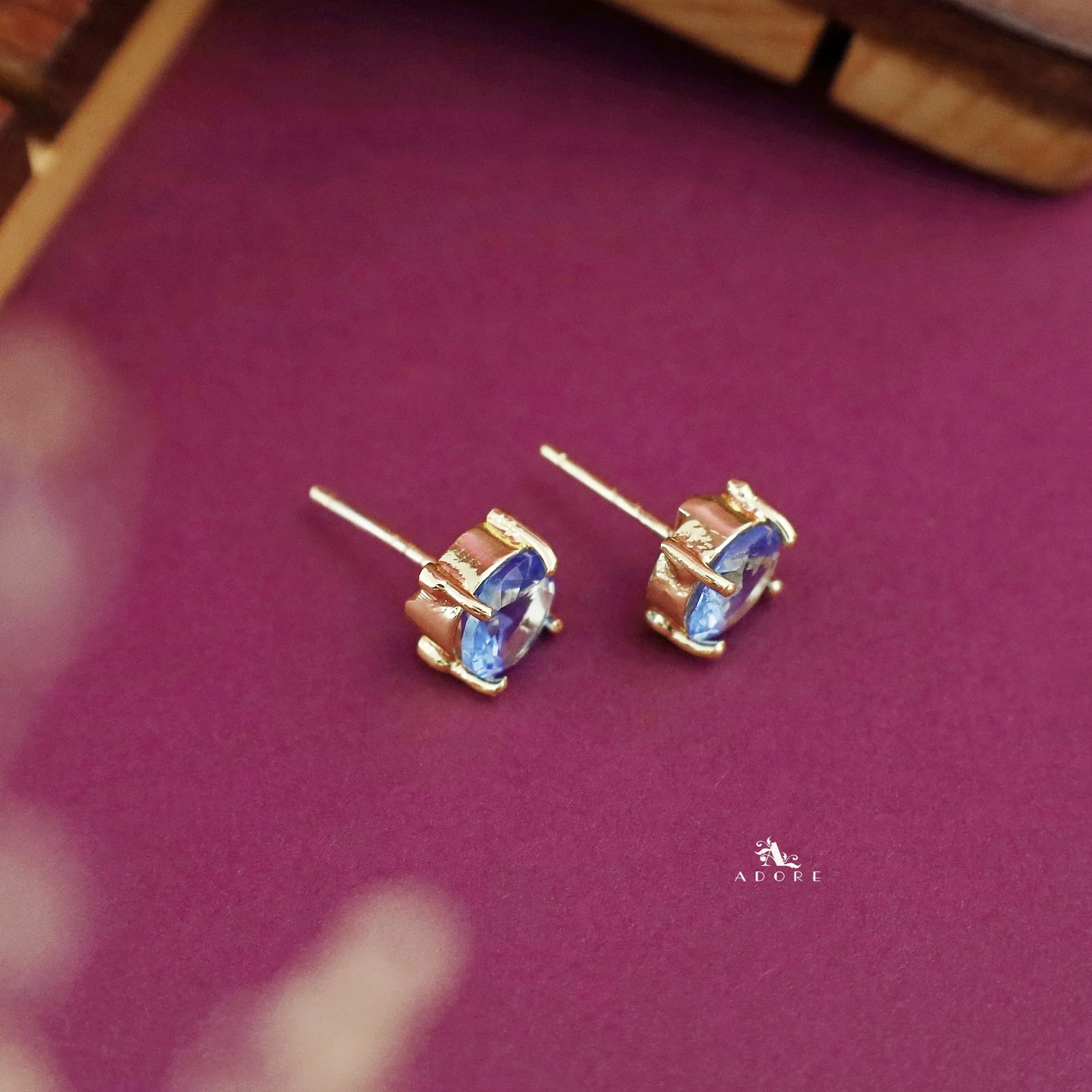 Chloe Round Claw Glossy Stud - Image 25