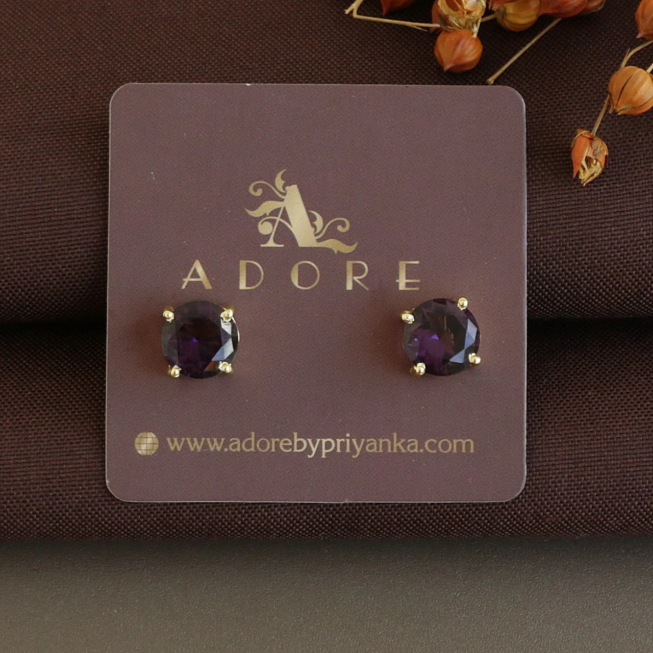 Chloe Round Claw Glossy Stud - Image 4