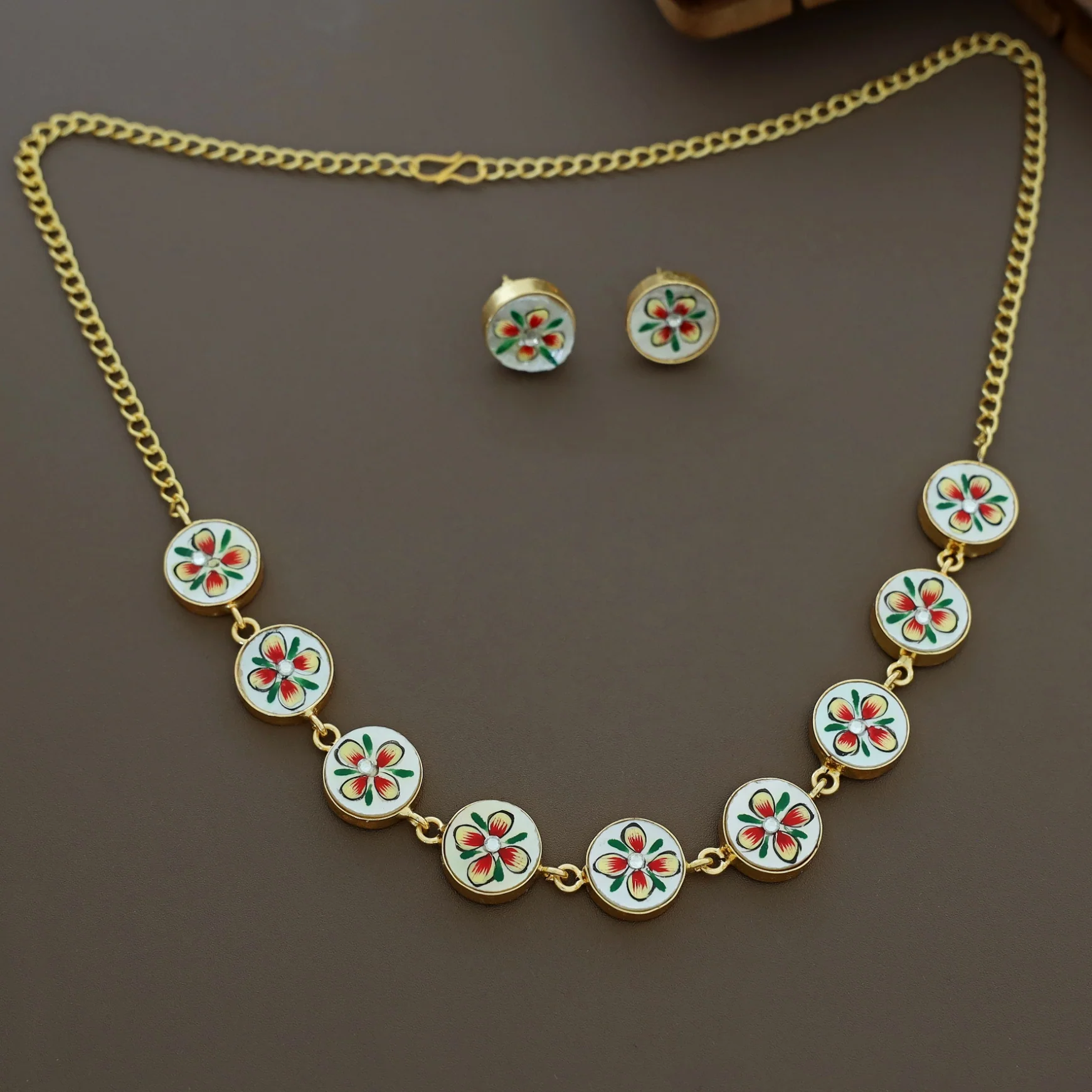 Circle MOP Hand Painted Choker With Stud - Image 10