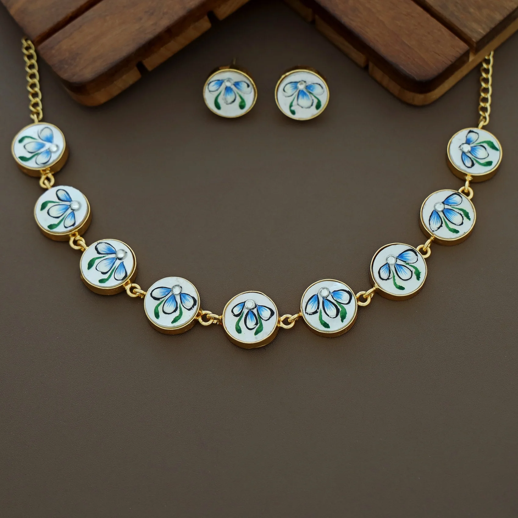 Circle MOP Hand Painted Choker With Stud - Image 2