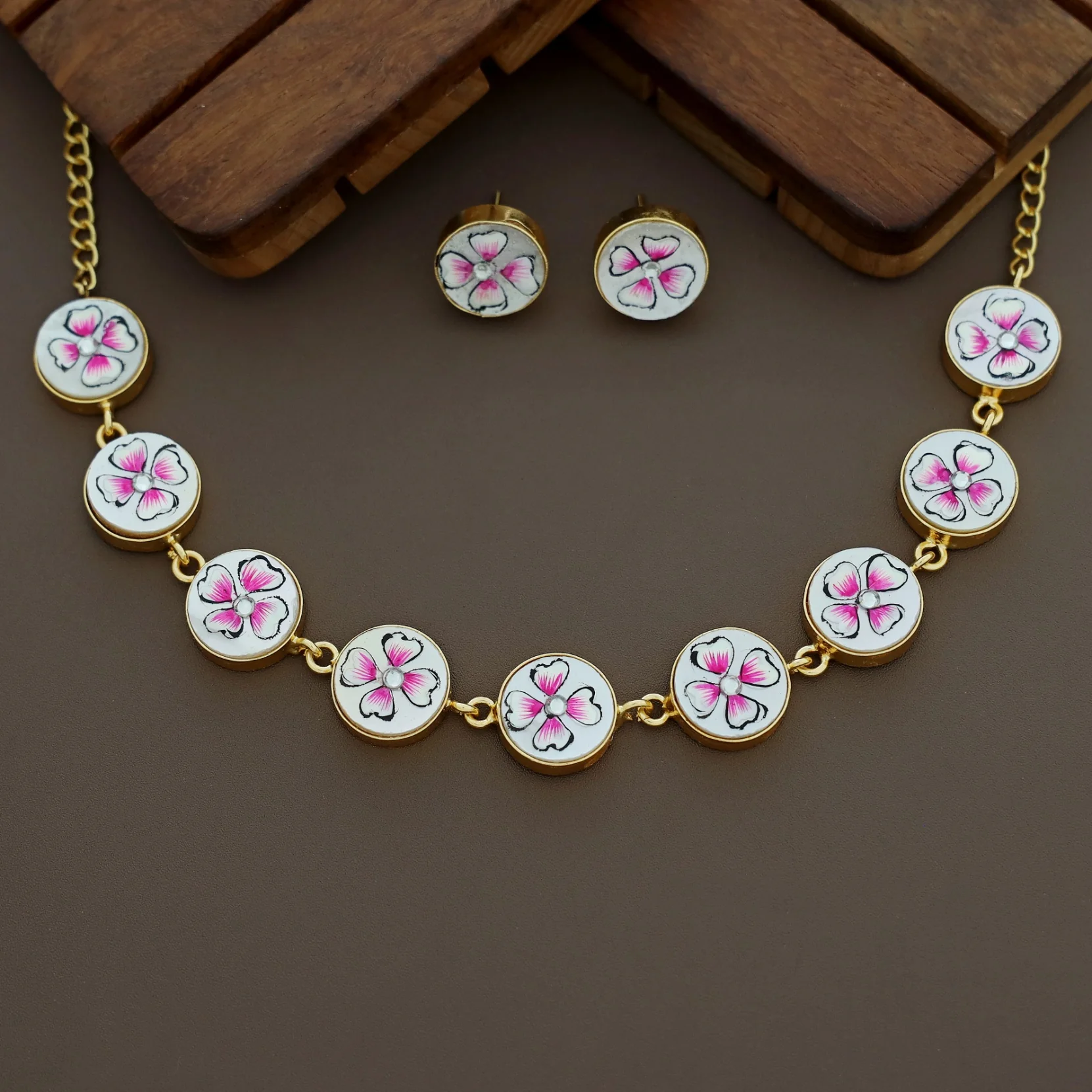 Circle MOP Hand Painted Choker With Stud - Image 4