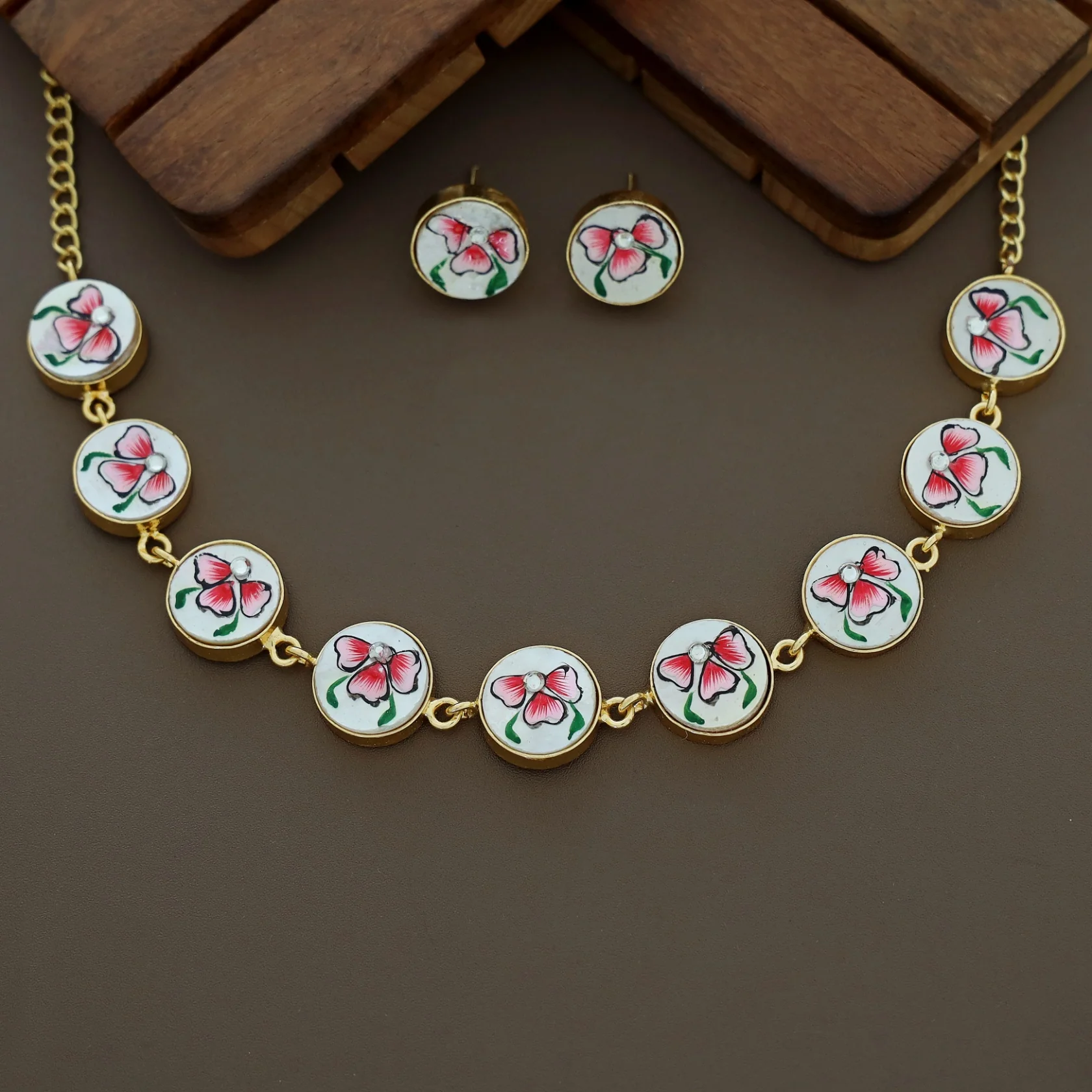 Circle MOP Hand Painted Choker With Stud - Image 5