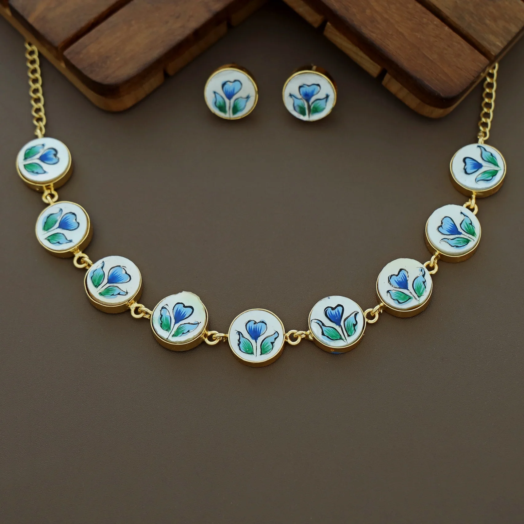 Circle MOP Hand Painted Choker With Stud - Image 7