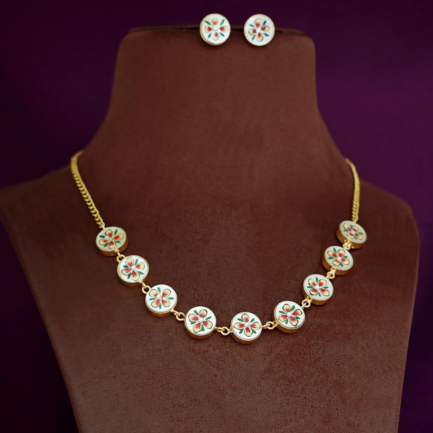 Circle MOP Hand Painted Choker With Stud - Image 9