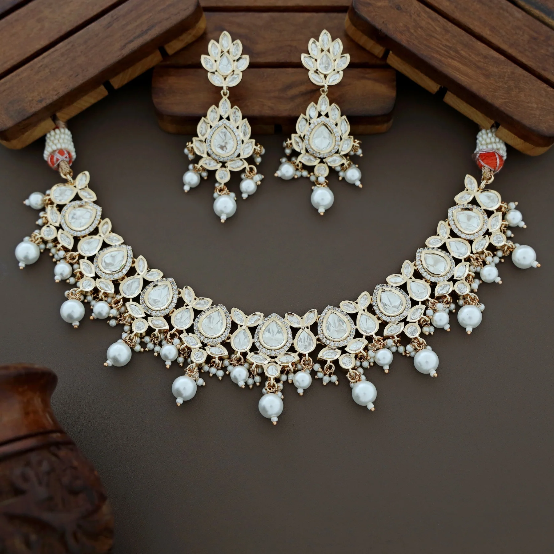 Claret Kundan Pearl Neckpiece With Earring - Image 3