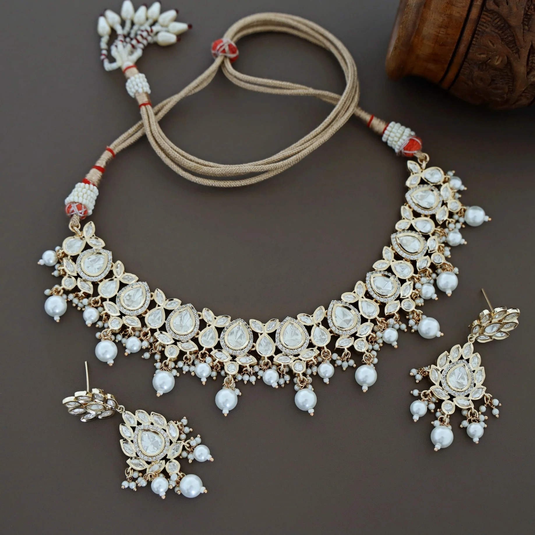 Claret Kundan Pearl Neckpiece With Earring - Image 4
