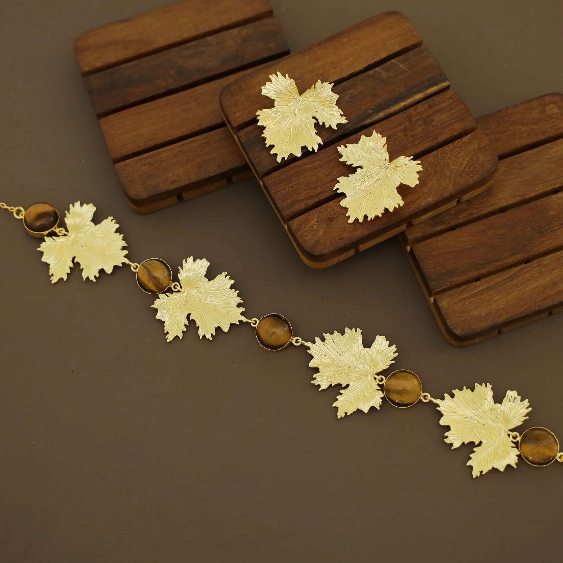 Clement Maple Leaf Natural Round Stone Choker With Earring - Image 4