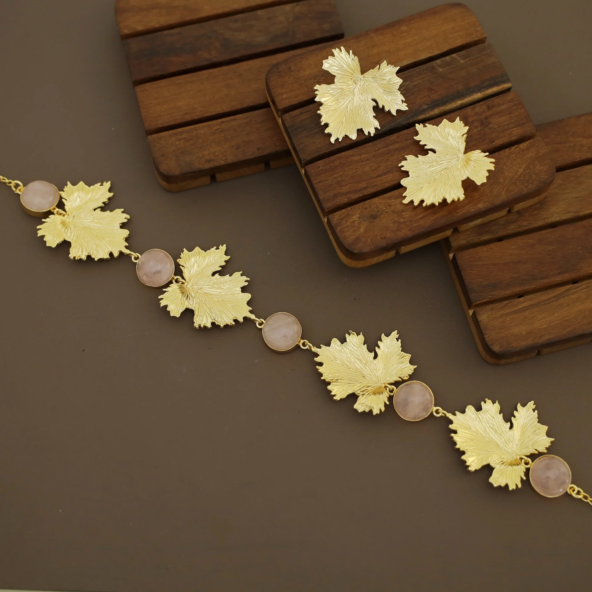 Clement Maple Leaf Natural Round Stone Choker With Earring - Image 5