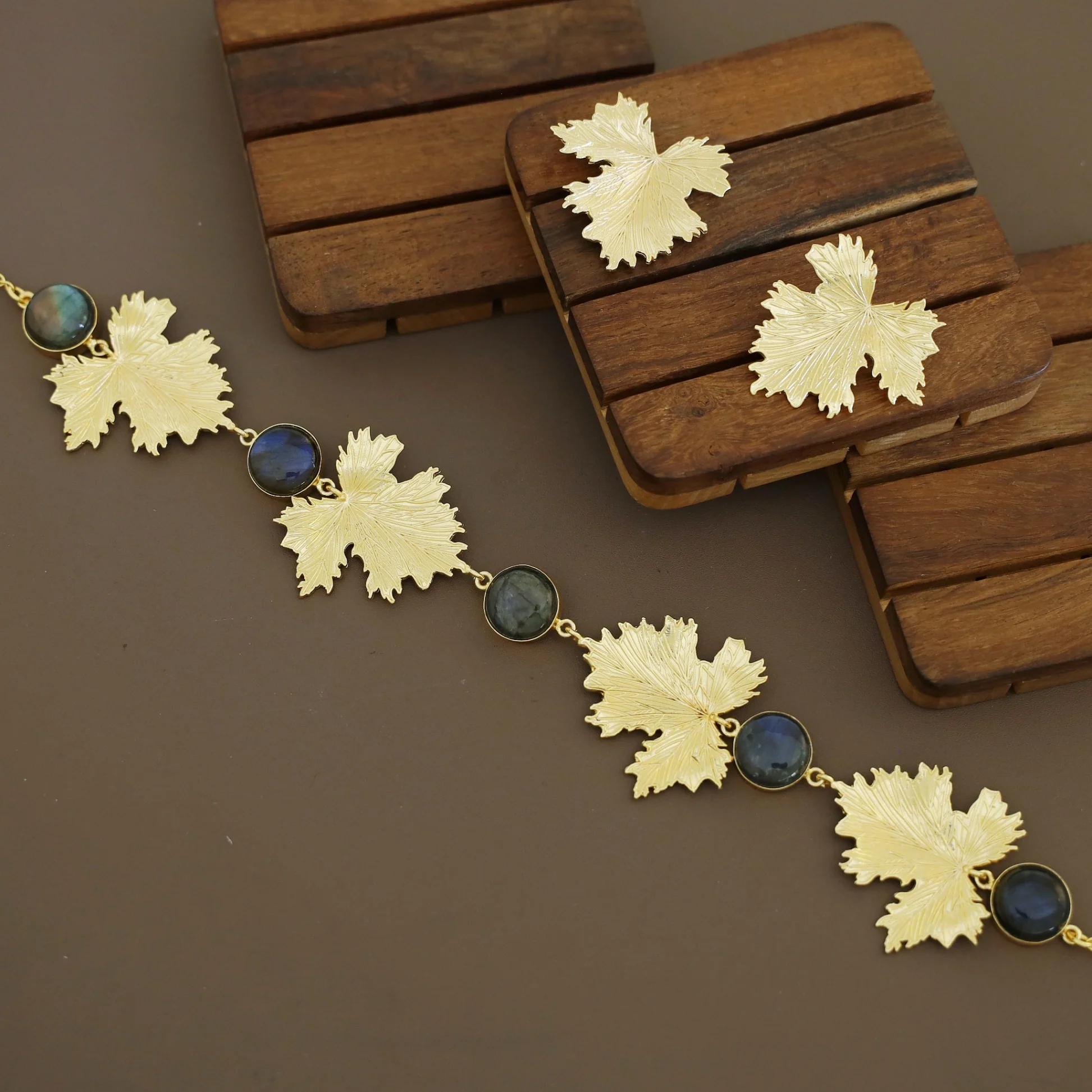 Clement Maple Leaf Natural Round Stone Choker With Earring - Image 6