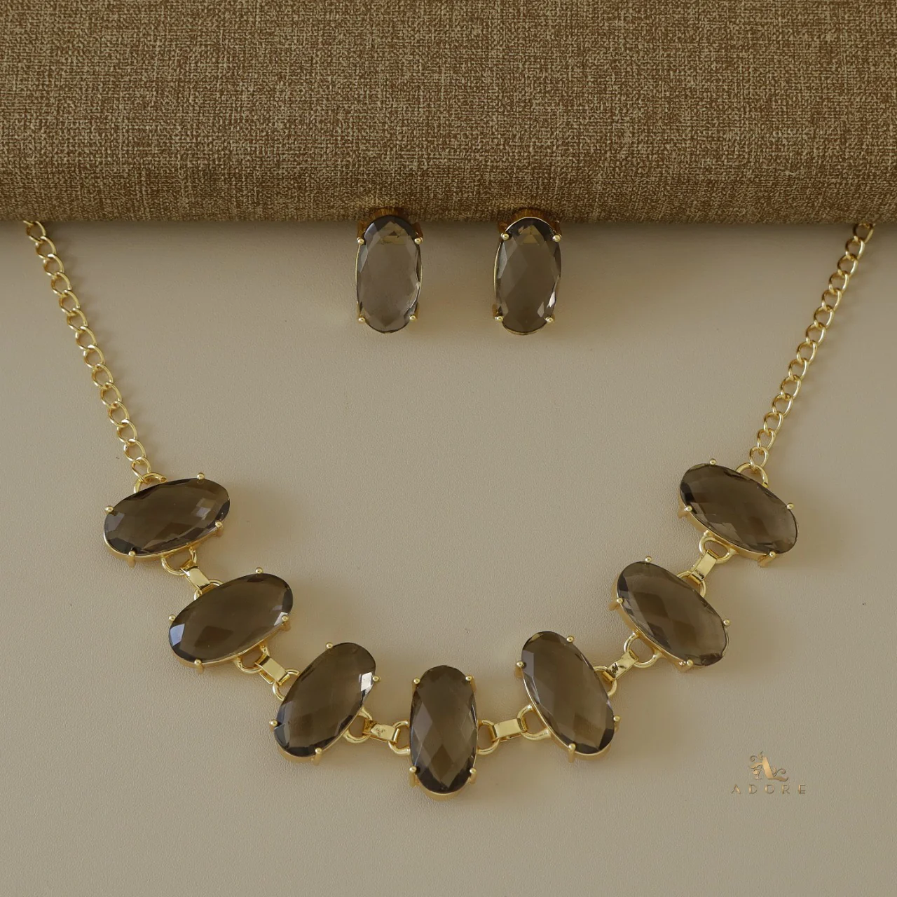 Colbya Oval Glossy Choker / Short Neckpiece - Image 15
