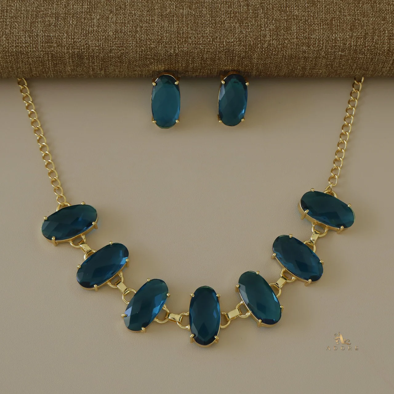 Colbya Oval Glossy Choker / Short Neckpiece - Image 17
