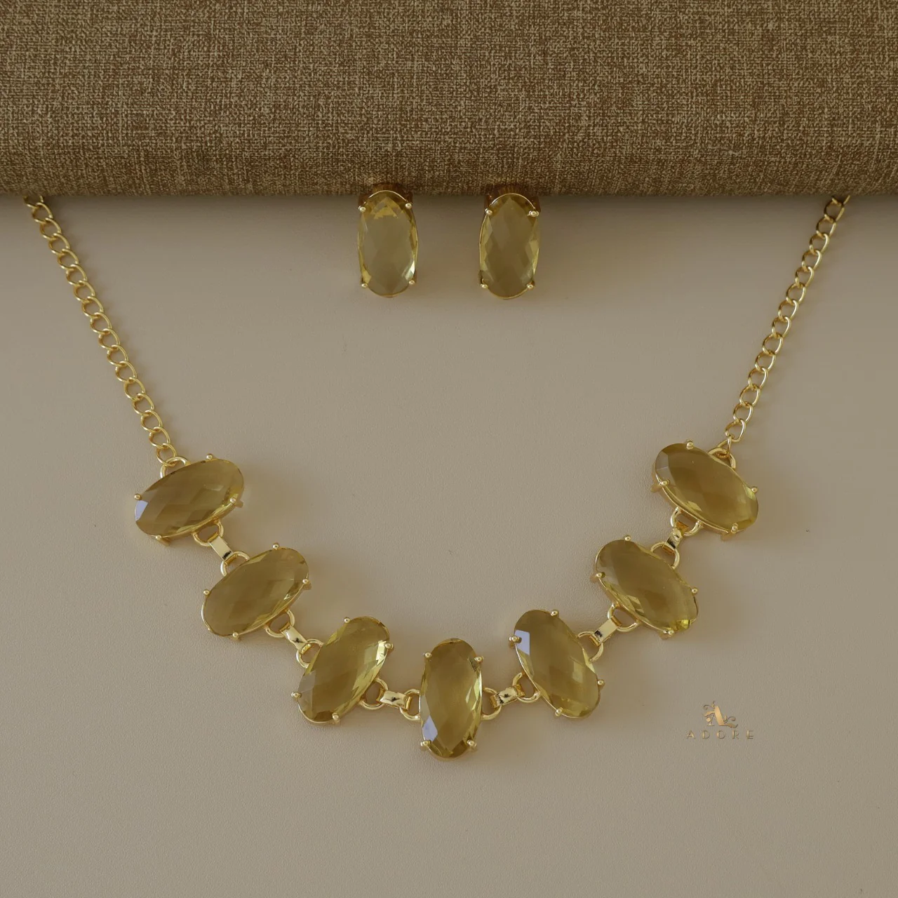 Colbya Oval Glossy Choker / Short Neckpiece - Image 3