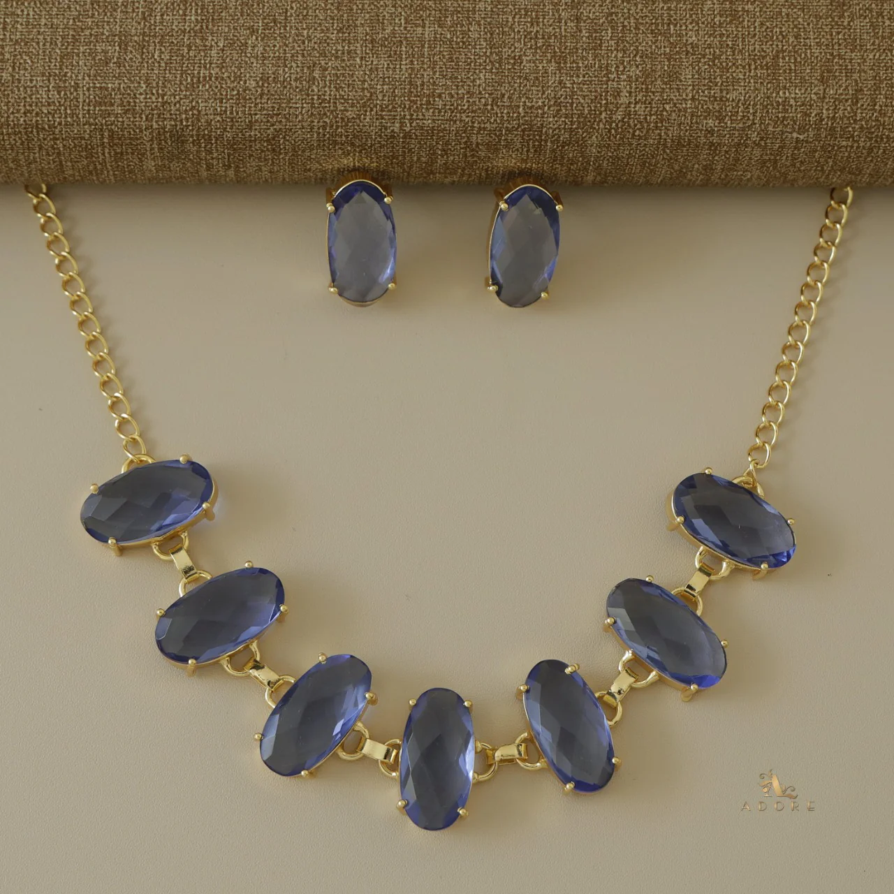 Colbya Oval Glossy Choker / Short Neckpiece - Image 4