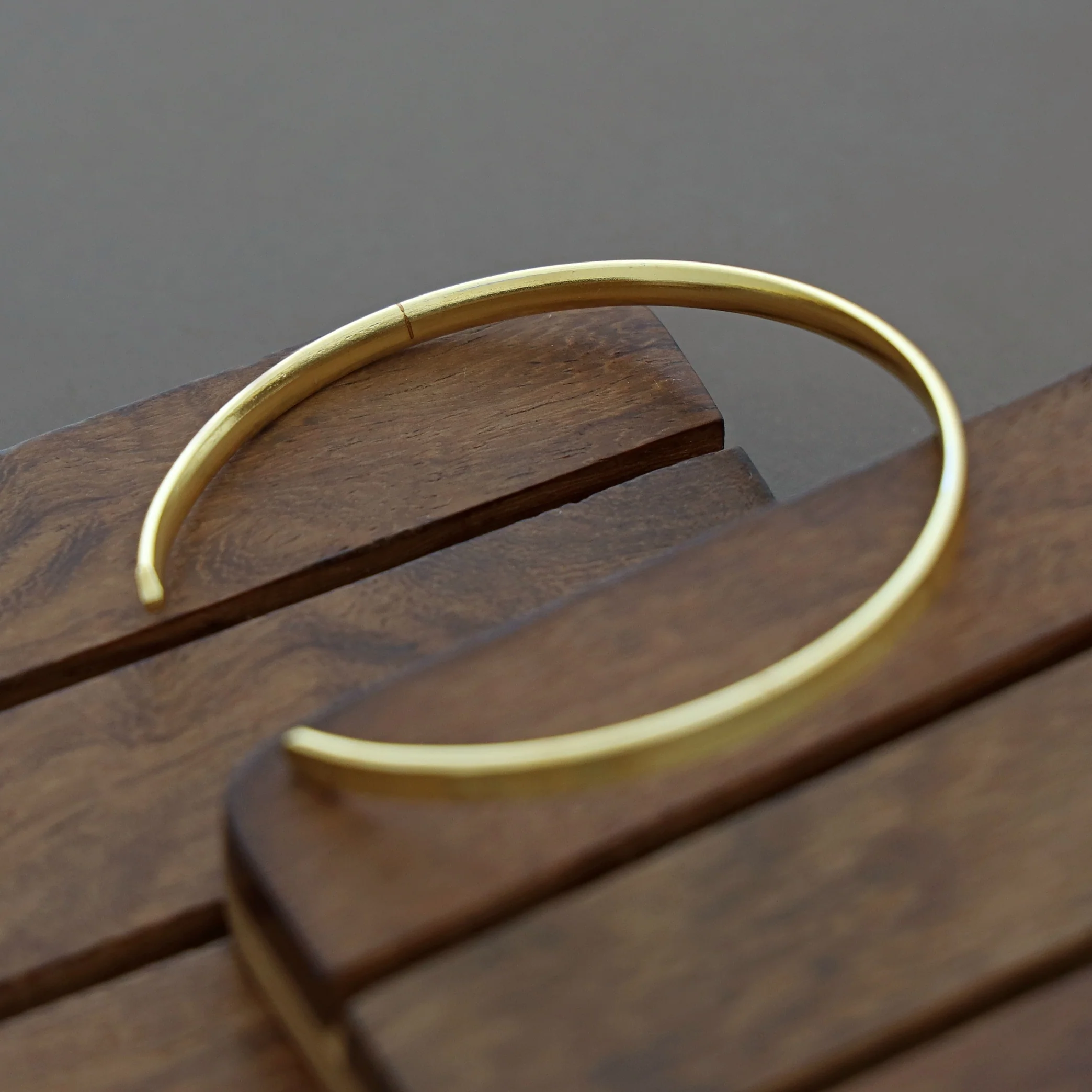 Emy Golden Simple Handcuff - Image 2