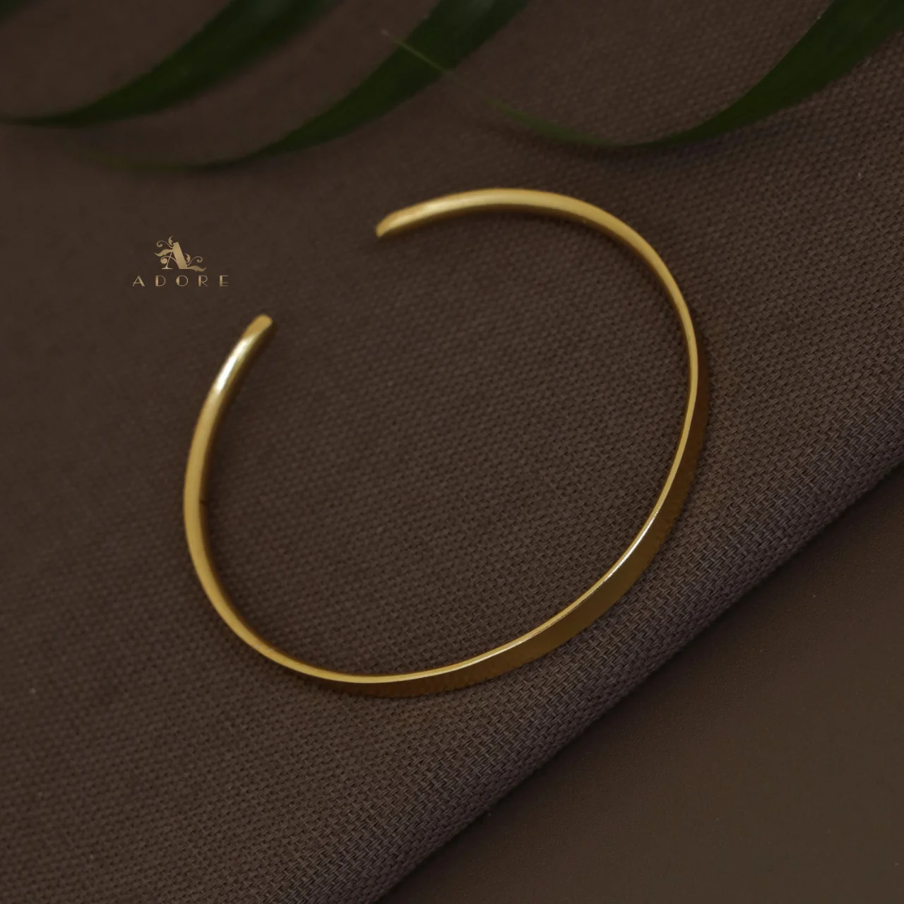 Emy Golden Simple Handcuff - Image 3