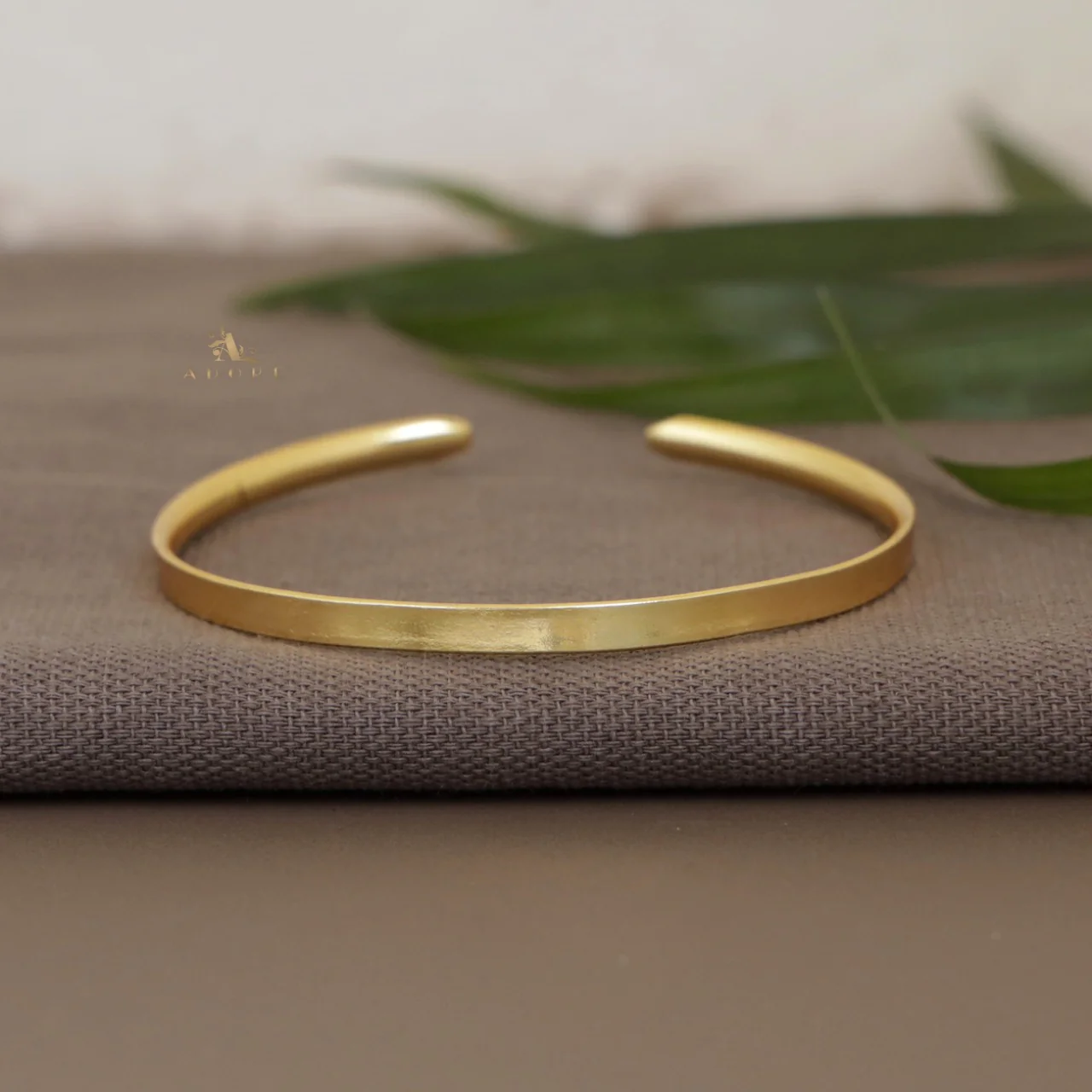 Emy Golden Simple Handcuff - Image 4