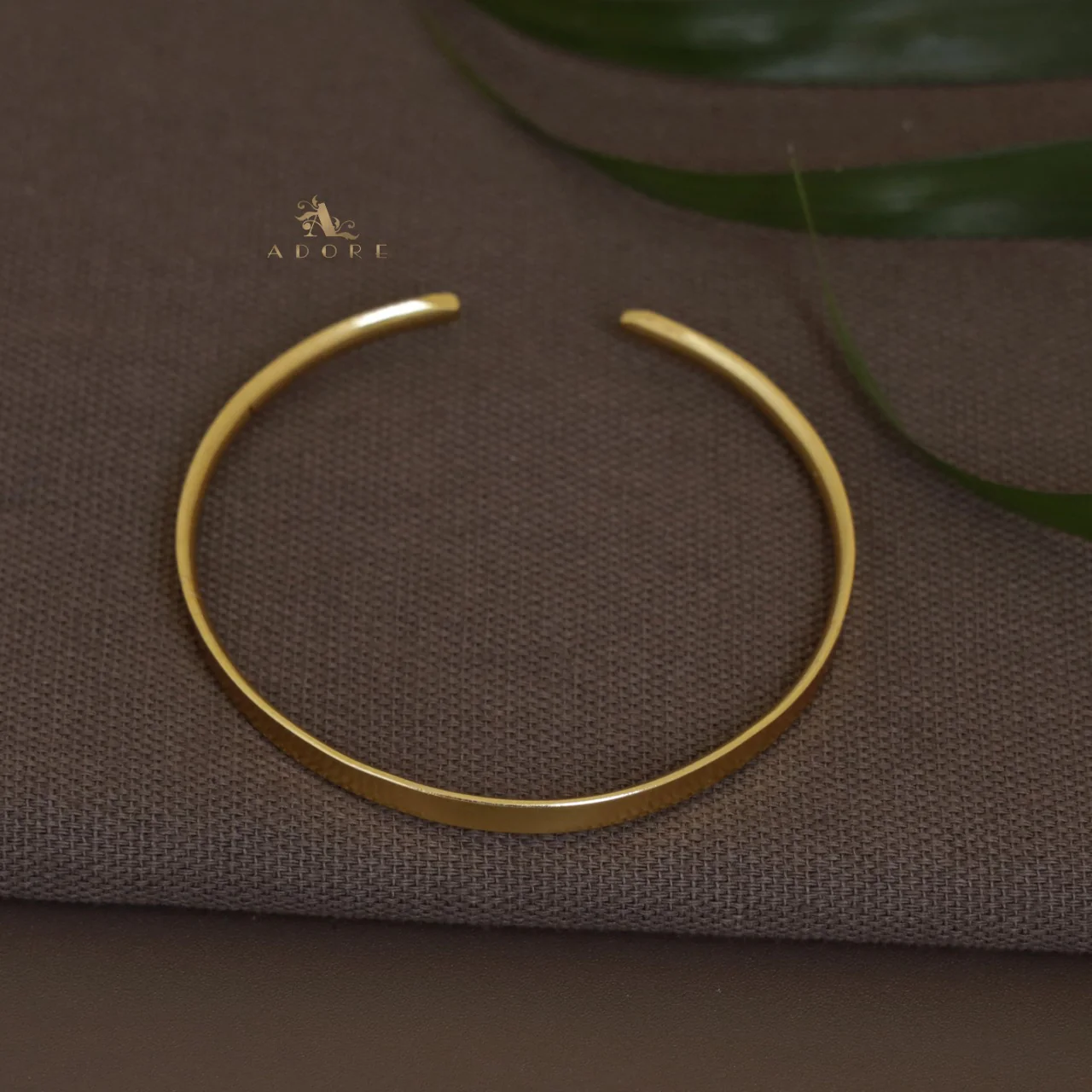 Emy Golden Simple Handcuff - Image 5