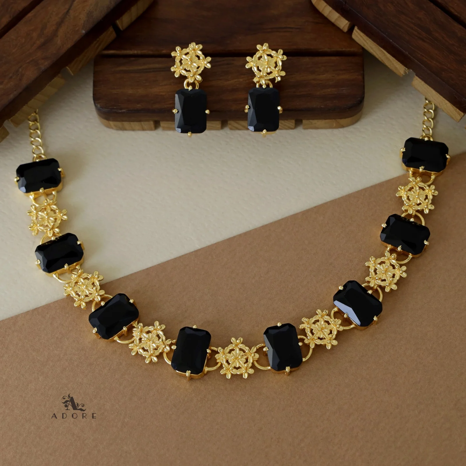 Nayara Elite Glossy Neckpiece With Earring - Image 11