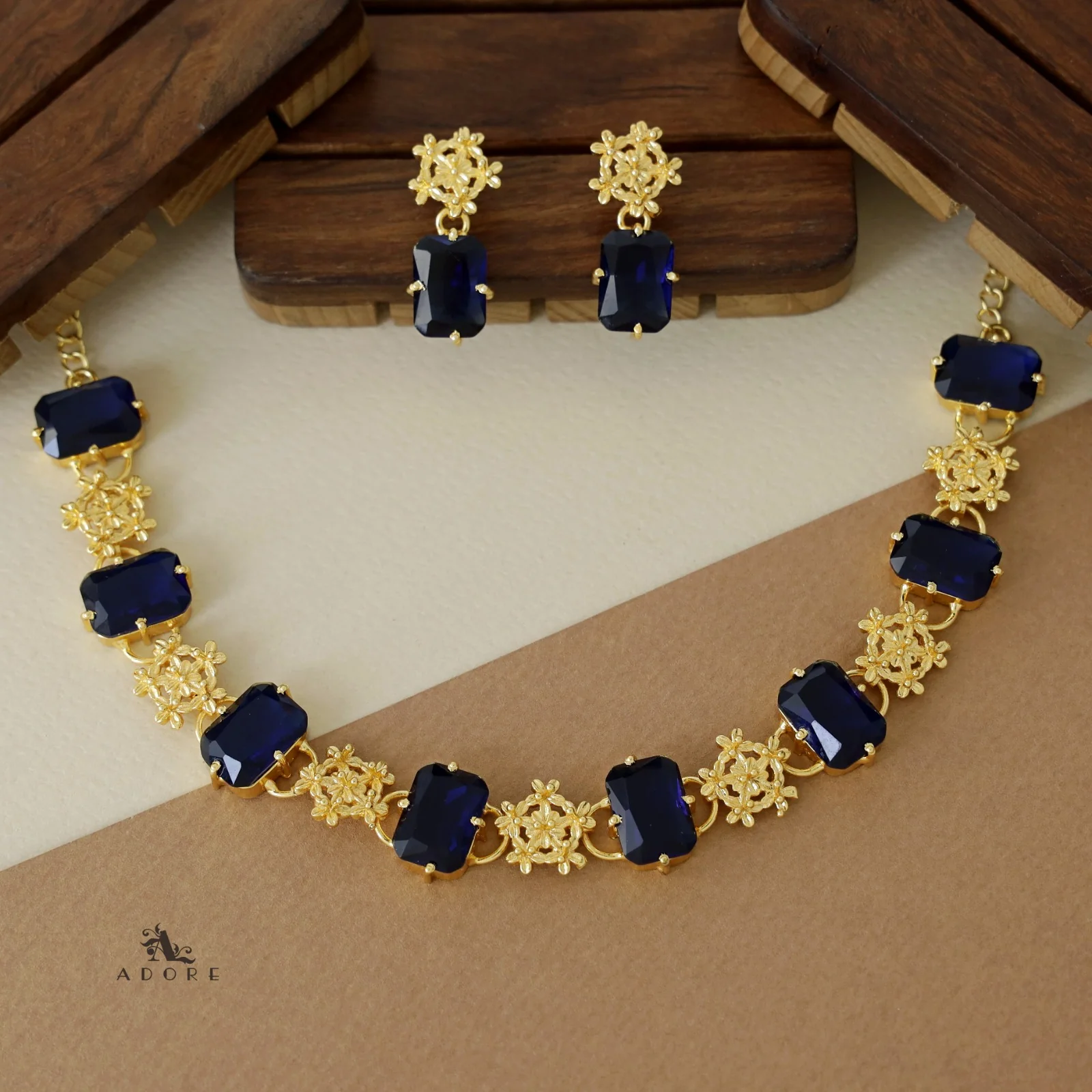 Nayara Elite Glossy Neckpiece With Earring - Image 9