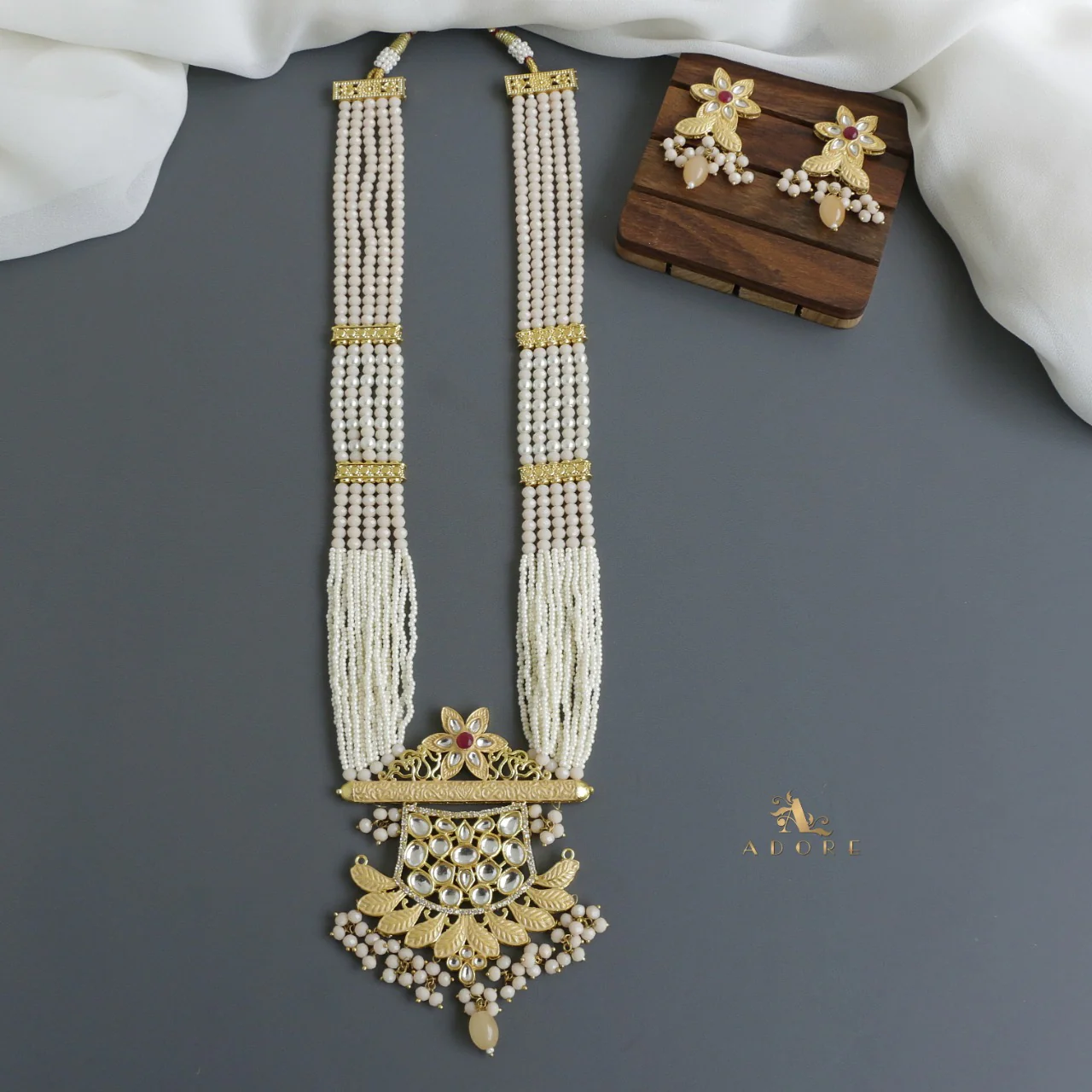 Dhanvitha Onyx Kundan Neckpiece With Earring - Image 6