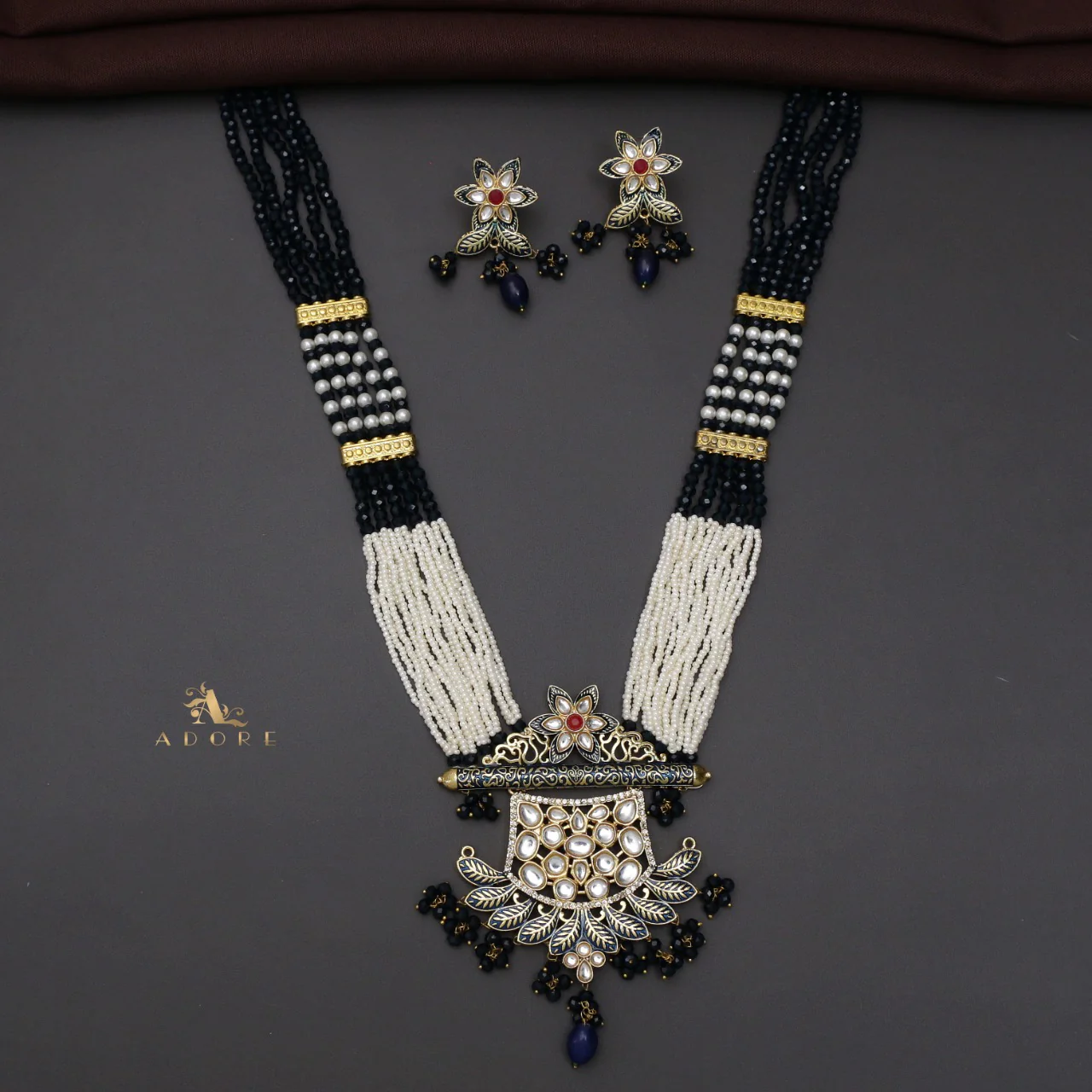 Dhanvitha Onyx Kundan Neckpiece With Earring - Image 9