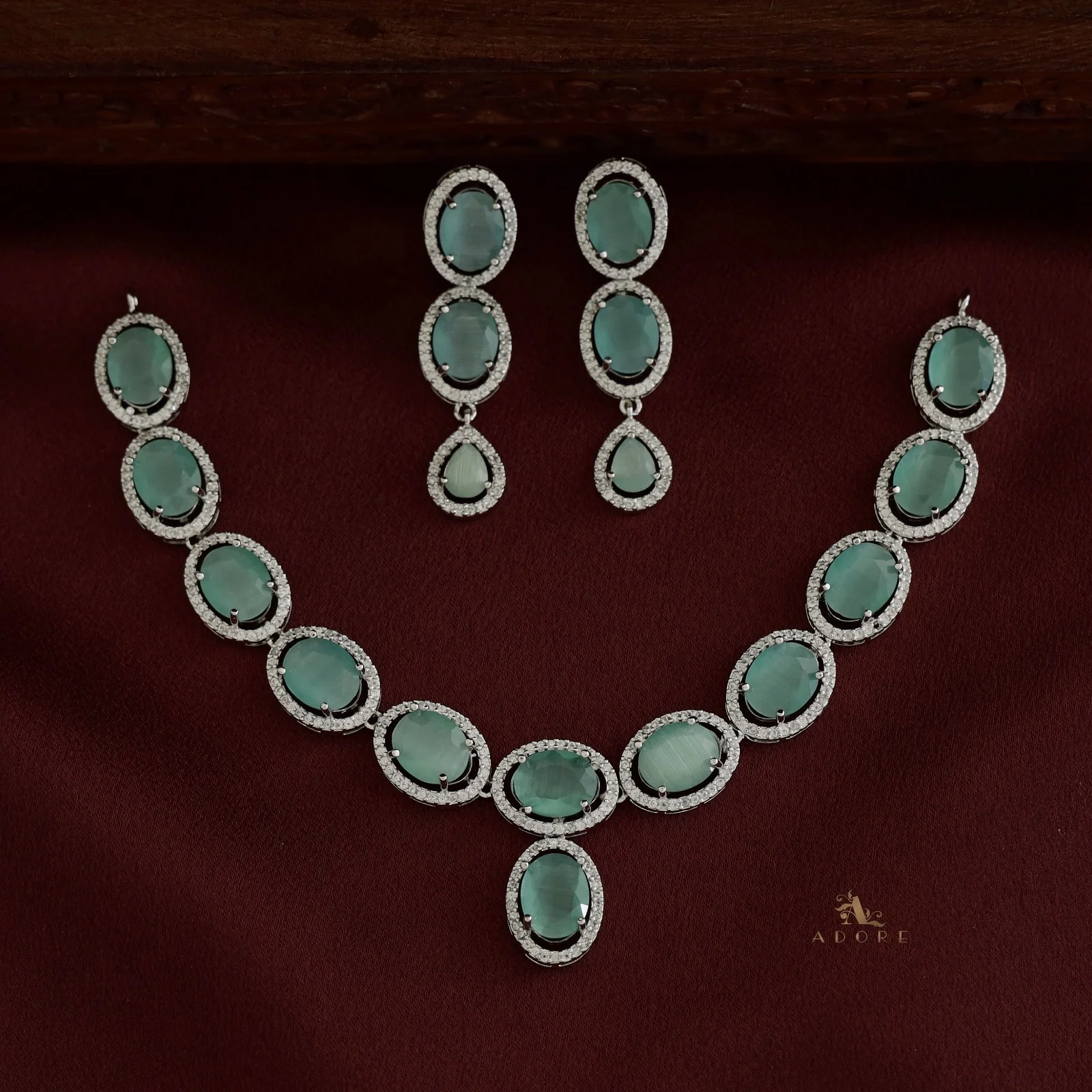 Silver Cordula Oval Short Neckpiece With Earring - Image 3